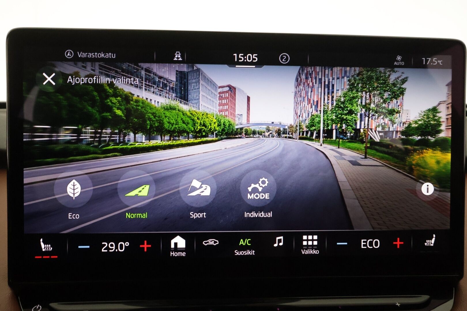 Skoda Enyaq 2021 60 "125 EDITION" iV - | ACC | ILP | Koukku | Matrix-LED | Muistipenkki | P.Kamera | Ratinlämmitys | Keyless | Apple&Android | Suomi-auto | Kahdet Renkaat |