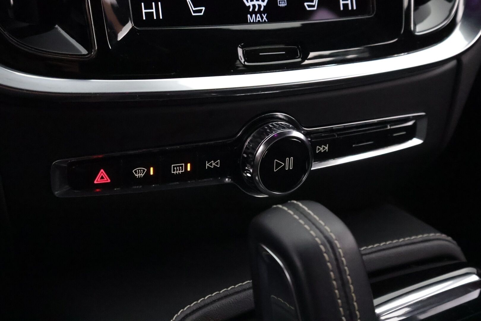 Volvo V60 2021 T6 TwE AWD Business R-Design aut * Webasto / Adapt.Vakkari / Peruutuskamera / Koukku / Full LED / Nahka-Alcantara / Muistipenkki - Suomiauto / Merkkihuollot / R-Design / Upea / Juuri tullut Tampereelle! - HULLUT AVAJAISHULINAT KORKOTARJOUS 3,29 %