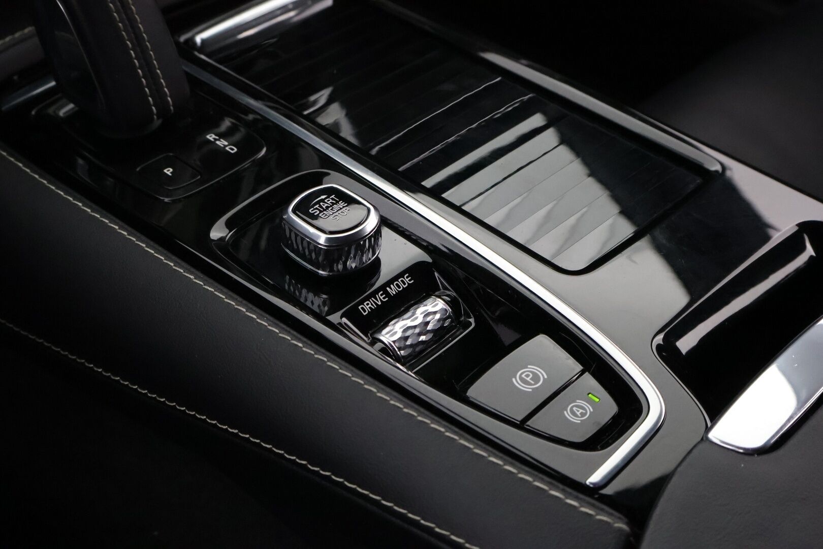 Volvo V60 2021 T6 TwE AWD Business R-Design aut * Webasto / Adapt.Vakkari / Peruutuskamera / Koukku / Full LED / Nahka-Alcantara / Muistipenkki - Suomiauto / Merkkihuollot / R-Design / Upea / Juuri tullut Tampereelle! - HULLUT AVAJAISHULINAT KORKOTARJOUS 3,29 %