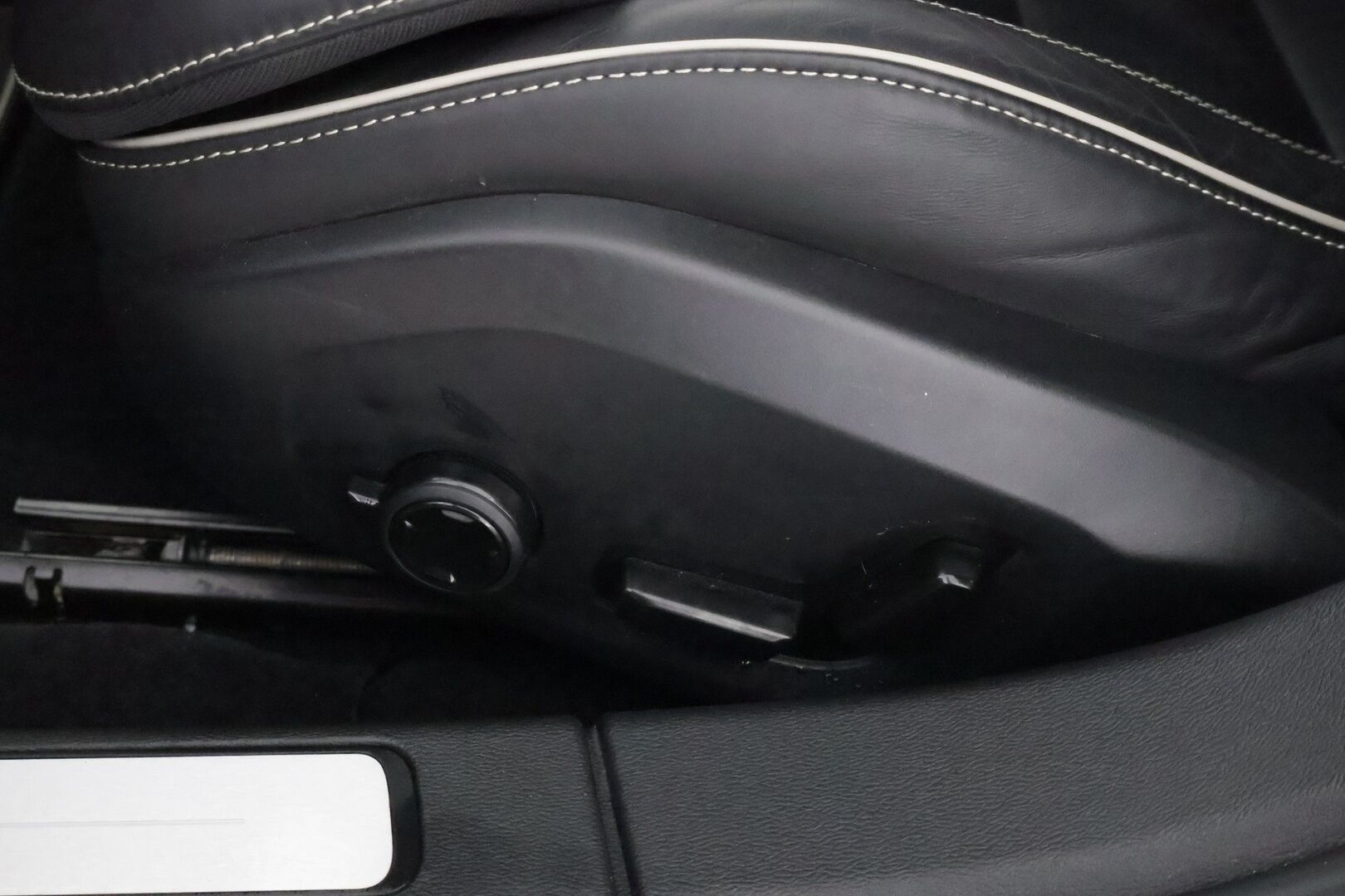 Volvo V60 2021 T6 TwE AWD Business R-Design aut * Webasto / Adapt.Vakkari / Peruutuskamera / Koukku / Full LED / Nahka-Alcantara / Muistipenkki - Suomiauto / Merkkihuollot / ALV / Upea / Juuri tullut Tampereelle!