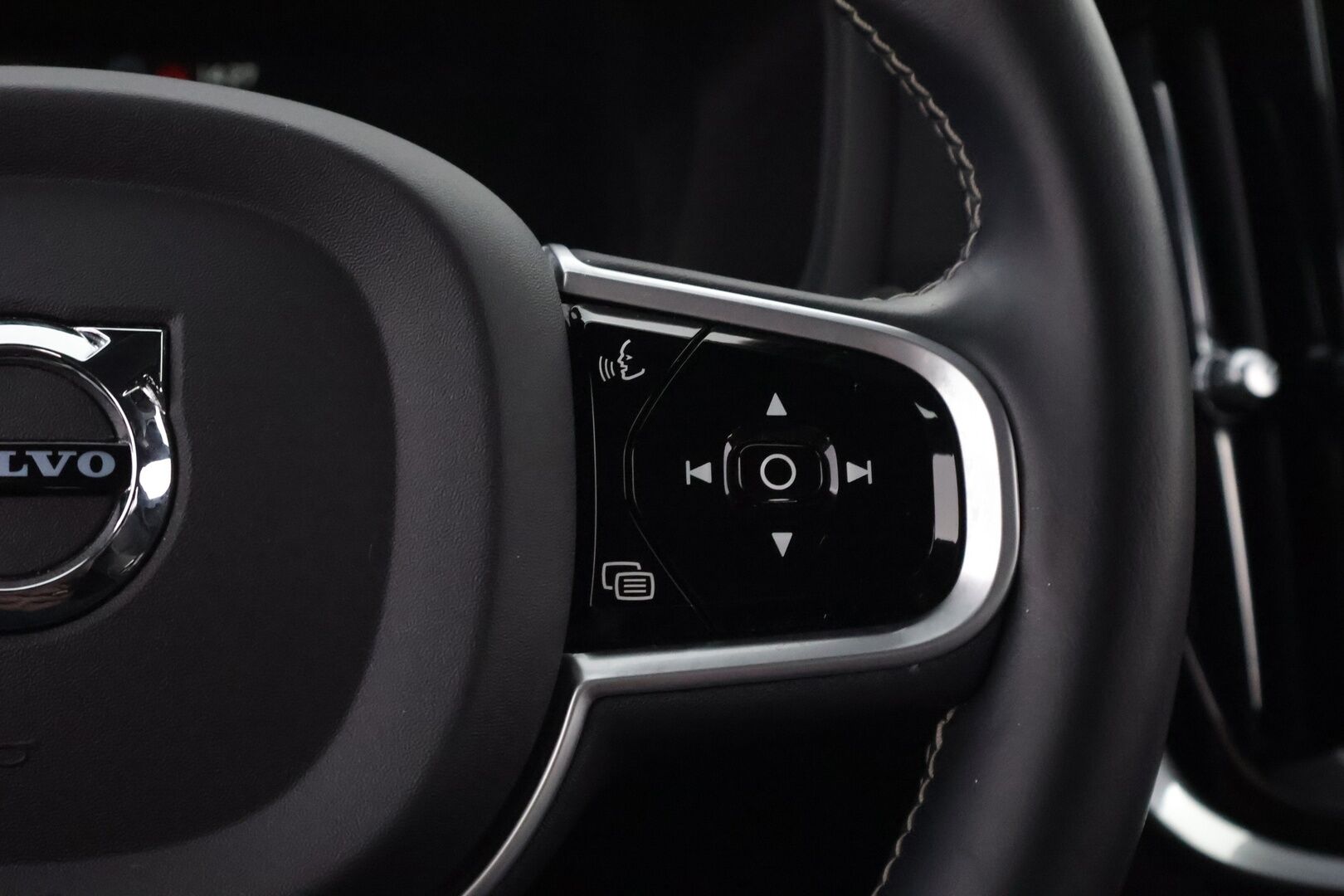 Volvo V60 2021 T6 TwE AWD Business R-Design aut * Webasto / Adapt.Vakkari / Peruutuskamera / Koukku / Full LED / Nahka-Alcantara / Muistipenkki - Suomiauto / Merkkihuollot / ALV / Upea / Juuri tullut Tampereelle!