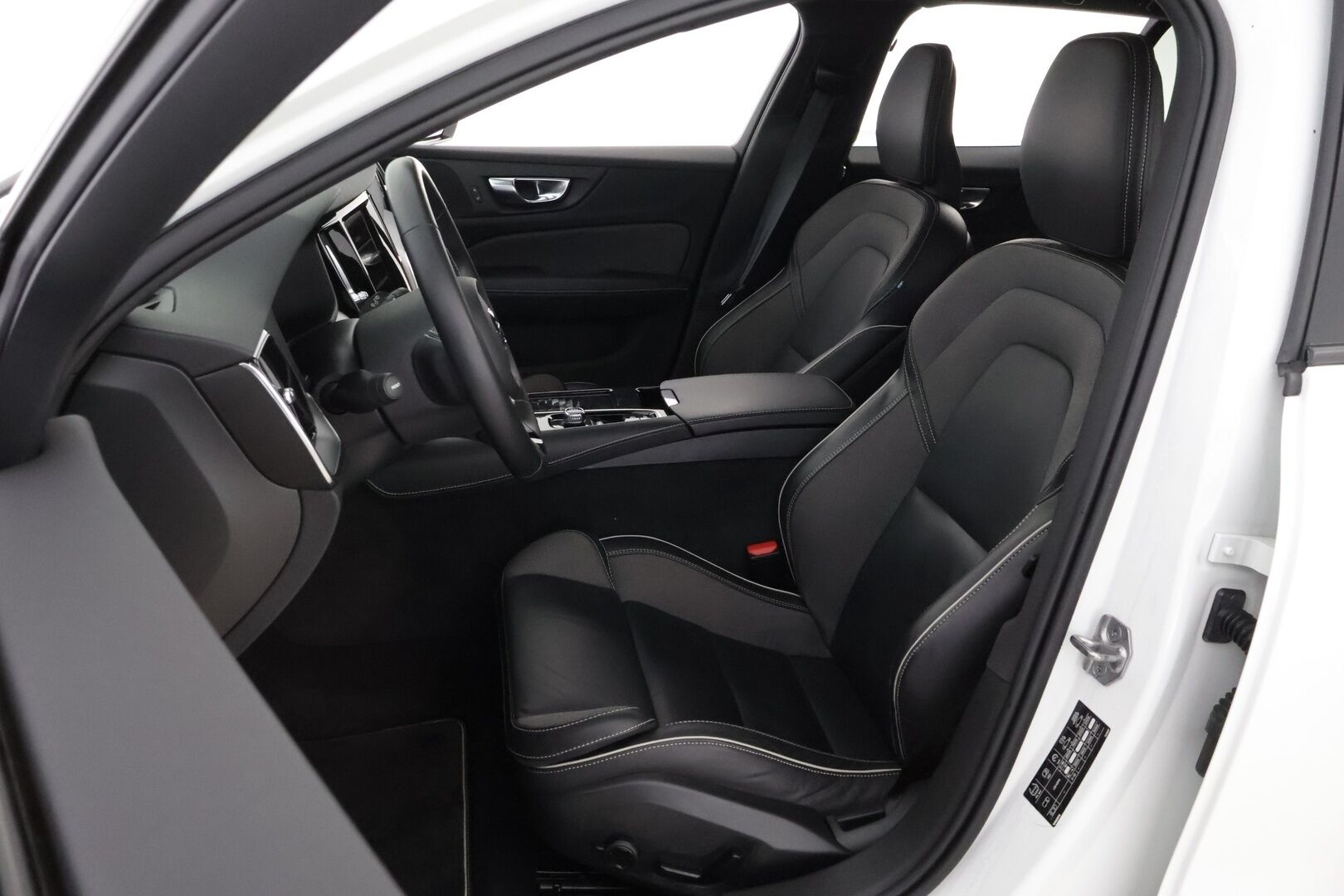 Volvo V60 2021 T6 TwE AWD Business R-Design aut * Webasto / Adapt.Vakkari / Peruutuskamera / Koukku / Full LED / Nahka-Alcantara / Muistipenkki - Suomiauto / Merkkihuollot / R-Design / Upea / Juuri tullut Tampereelle! - HULLUT AVAJAISHULINAT KORKOTARJOUS 3,29 %