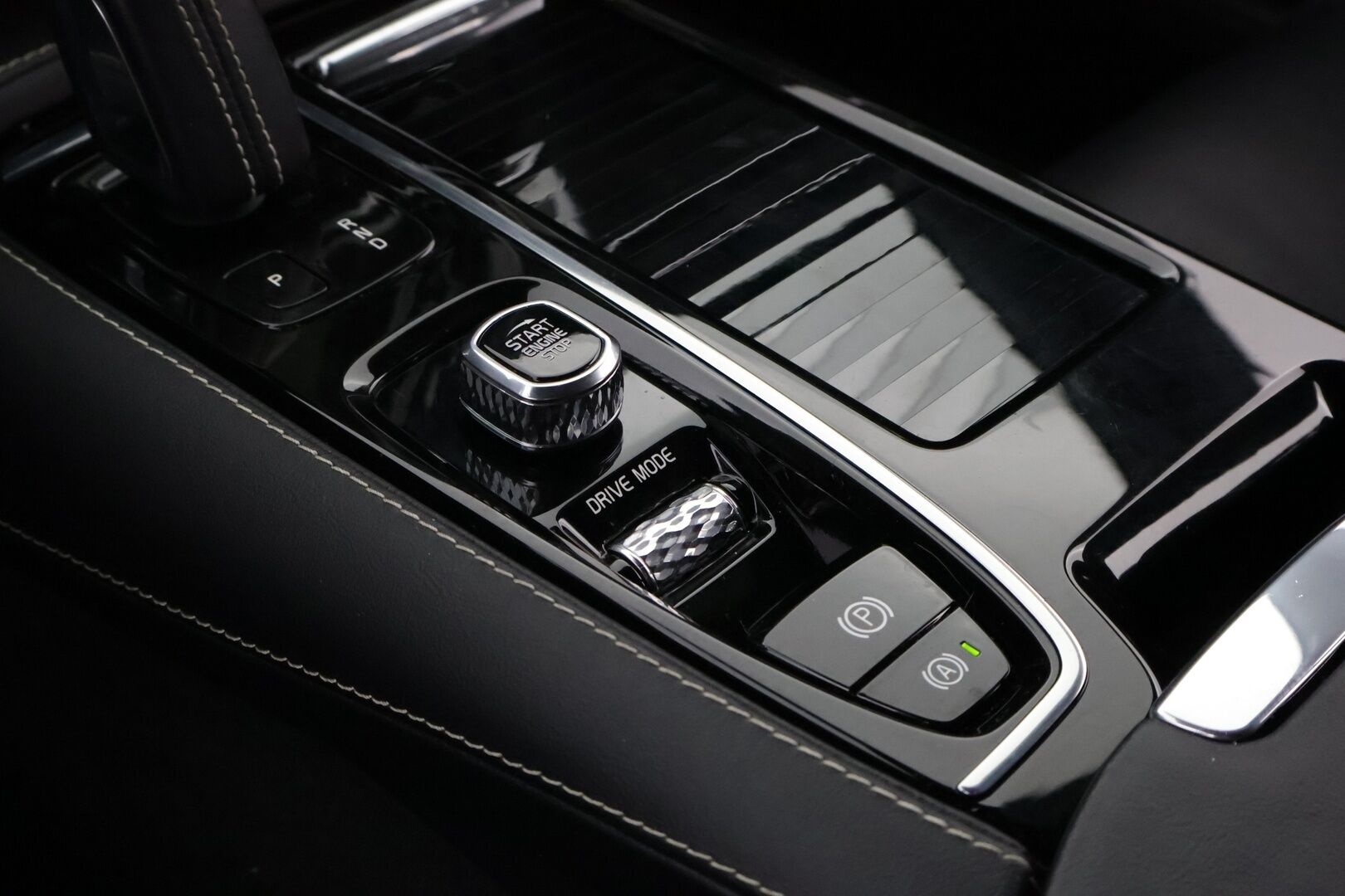 Volvo V60 2021 T6 TwE AWD Business R-Design aut * Webasto / Adapt.Vakkari / Peruutuskamera / Koukku / Full LED / Nahka-Alcantara / Muistipenkki - Suomiauto / Merkkihuollot / ALV / Upea / Juuri tullut Tampereelle!