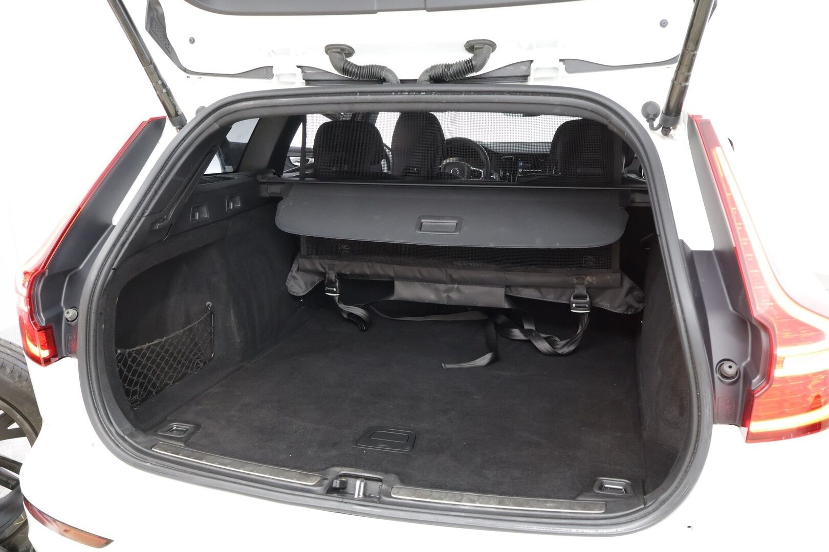 Volvo V60 2021 T6 TwE AWD Business R-Design aut * Webasto / Adapt.Vakkari / Peruutuskamera / Koukku / Full LED / Nahka-Alcantara / Muistipenkki - Suomiauto / Merkkihuollot / R-Design / Upea / Juuri tullut Tampereelle! - HULLUT AVAJAISHULINAT KORKOTARJOUS 3,29 %