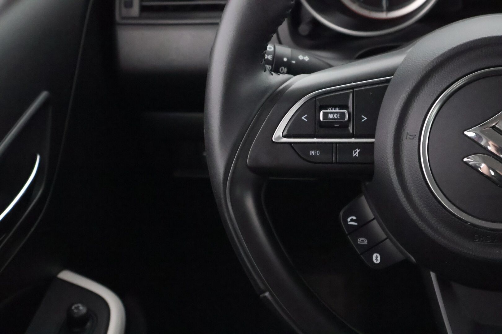 Suzuki Swift 2021 1,2 DUALJET 2WD GL CVT-aut HYBRID LIMITED - Suomiauto / Adapt.Vakkari / Xenon / 2x Todella hyvät renkaat / Penkinlämmittimet / Huippusiisti / Juuri tullut Tampereelle!