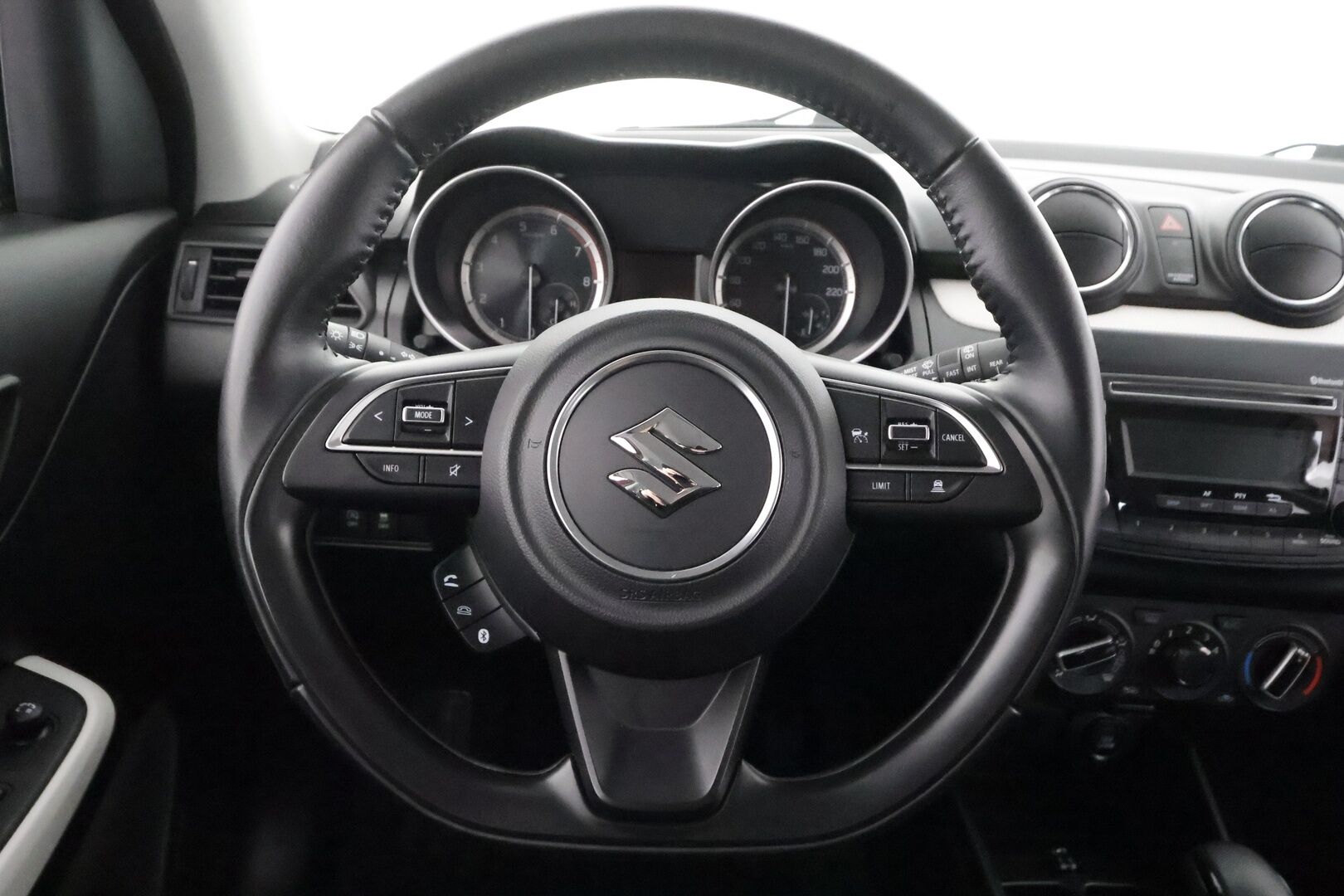 Suzuki Swift 2021 1,2 DUALJET 2WD GL CVT-aut HYBRID LIMITED - | ACC | LED ajovalot | Bluetooth audio & handsfree | Penkinlämmittimet | Ilmastointi | 2x renkaat vanteineen | Huoltokirja | - KORKO VAIN 3,99 %