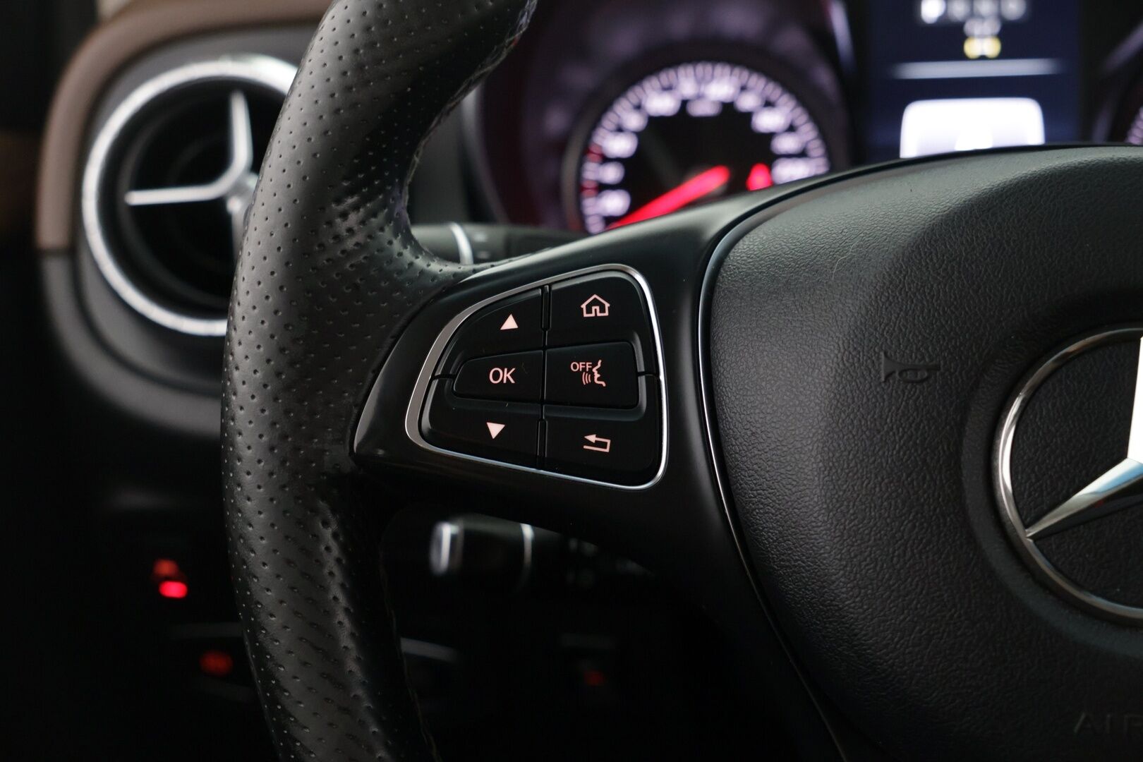 Mercedes-Benz X 2018 250 d 4Matic 3,25/32 A 2H Power - | P-Kamera | LED High Perf. | Ruskeat nahat | Vetokoukku | LED-lisävalo | Suomi-Auto | 3500kg Vetokyky