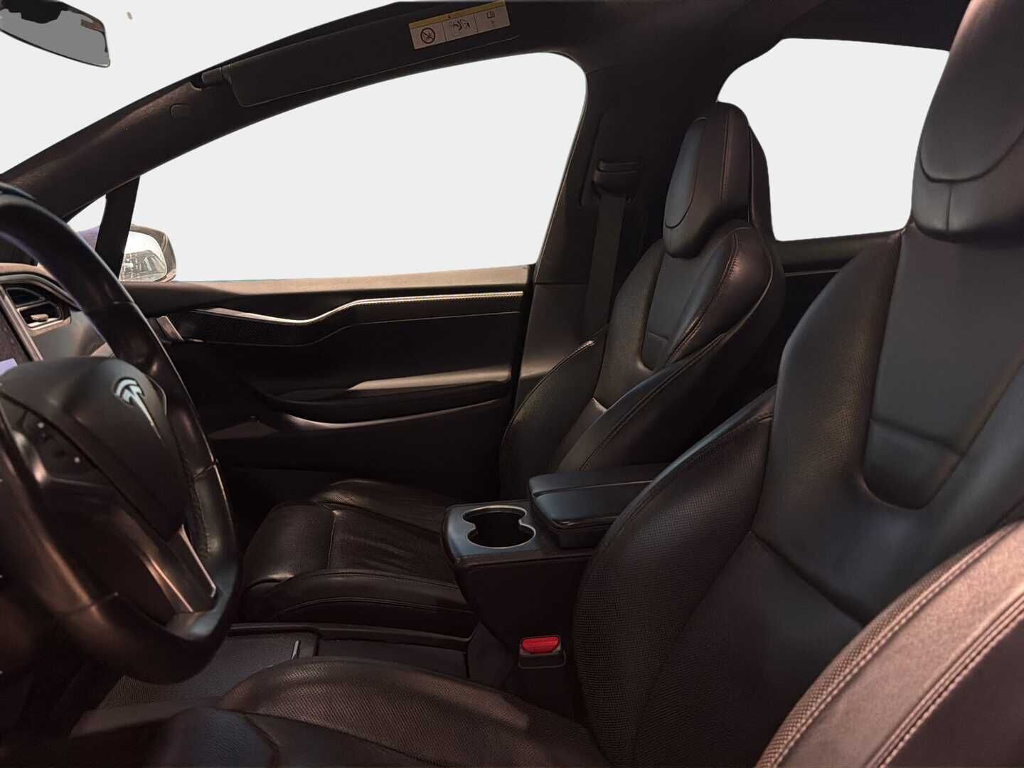 Tesla Model X 2017 P90 D / 6-paik / Koukku / Imuovet / Ilmastoidut nahat / Muistipenkki / Pikalataus / 2x Renkaat / SoH 85% - Akku kuntotarkastettu / Lasikatto / 2x vanteet 