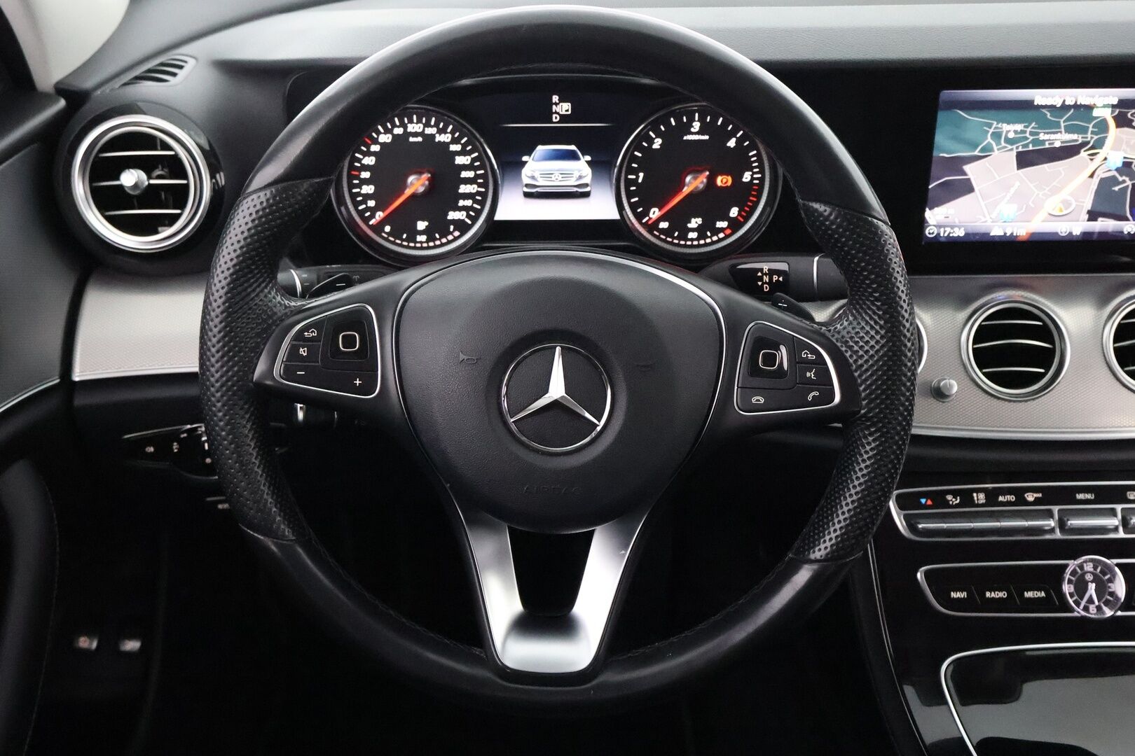Mercedes-Benz E 2017 220 d T A Premium Business - Multibeam LED / Peruutuskamera / Vetokoukku / Puolinahkasisusta / Comand Navi / BLIS / Lohko & Sisäpistoke / Juuri tullut Tampereelle!