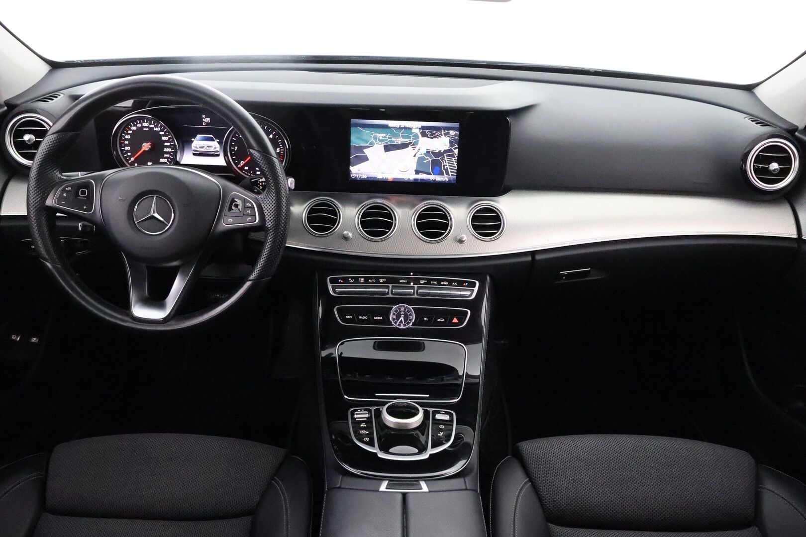 Mercedes-Benz E 2017 220 d T A Premium Business - Multibeam LED / Peruutuskamera / Vetokoukku / Puolinahkasisusta / Comand Navi / BLIS / Lohko & Sisäpistoke / Juuri tullut Tampereelle!