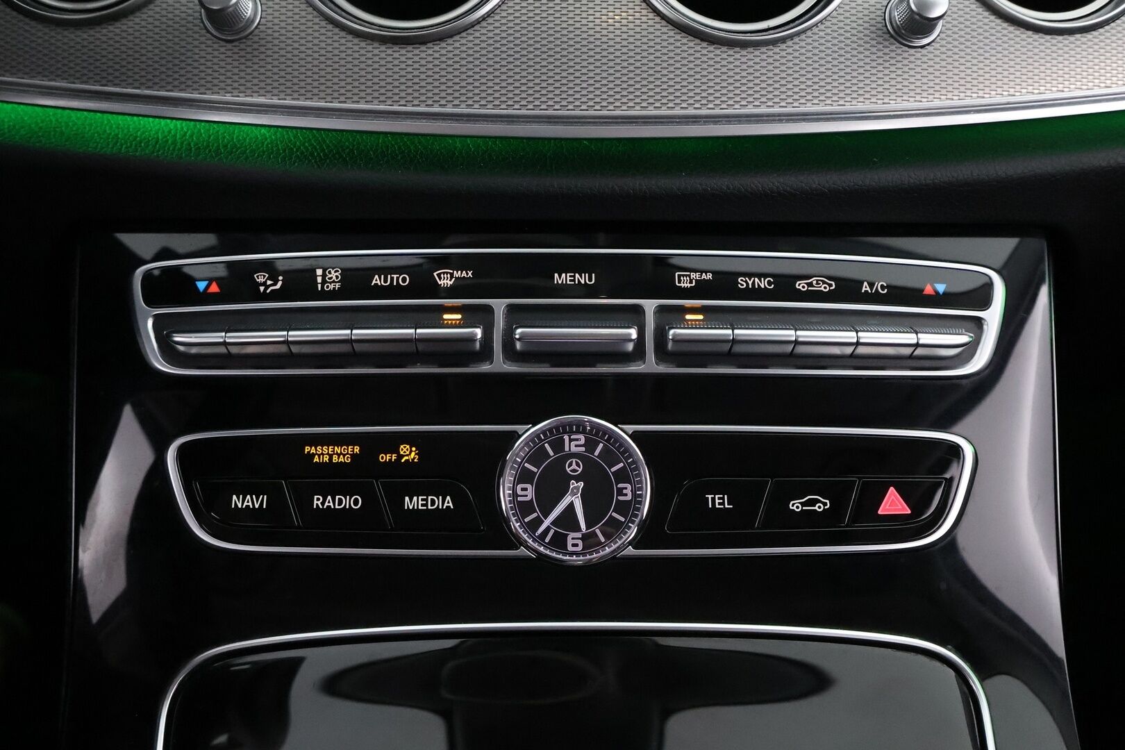 Mercedes-Benz E 2017 220 d T A Premium Business - Multibeam LED / Peruutuskamera / Vetokoukku / Puolinahkasisusta / Comand Navi / BLIS / Lohko & Sisäpistoke / Juuri tullut Tampereelle!