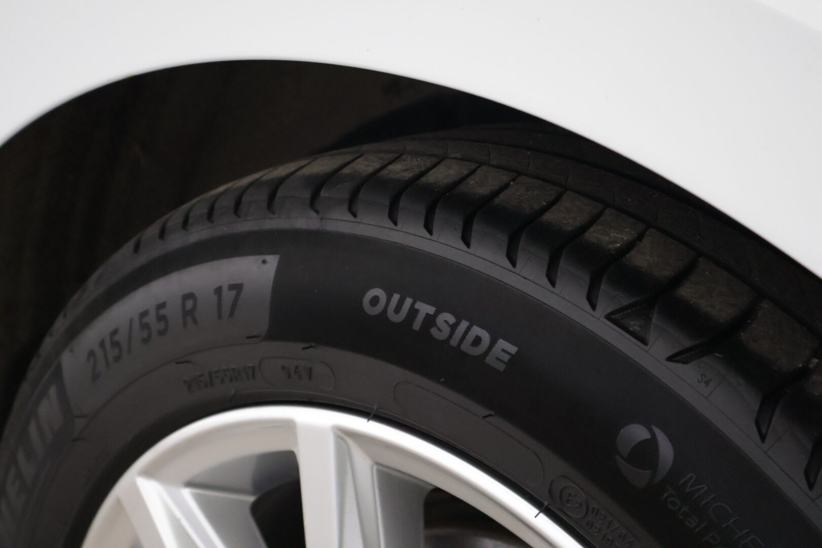 Volkswagen Passat 2018 GTE Plug-In Hybrid (218 hv) * Digimittaristo / ACC / P.Kamera / Vetokoukku / KeylessGo / CarPlay* - *Käytännöllinen / Tilava / Perheauto*