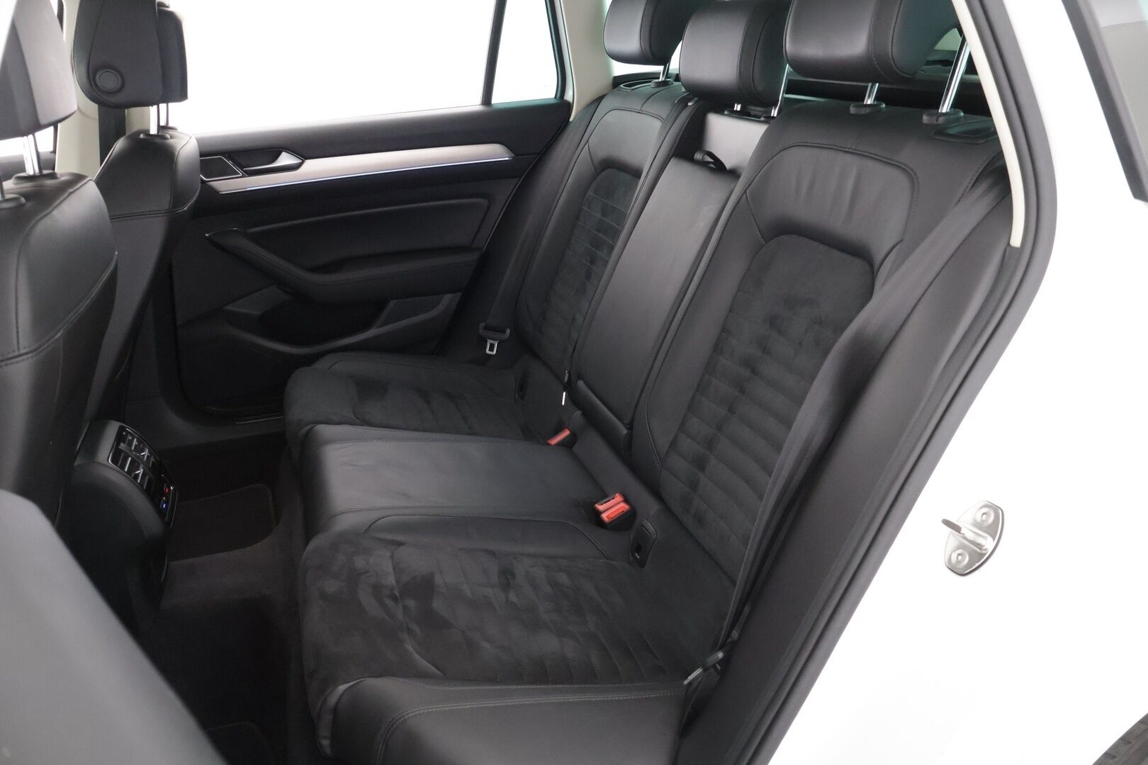 Volkswagen Passat 2018 GTE Plug-In Hybrid (218 hv) * Digimittaristo / ACC / P.Kamera / Vetokoukku / KeylessGo / CarPlay* - *Käytännöllinen / Tilava / Perheauto* - HULLUT JOULUT KORKOTARJOUS 2,49% 