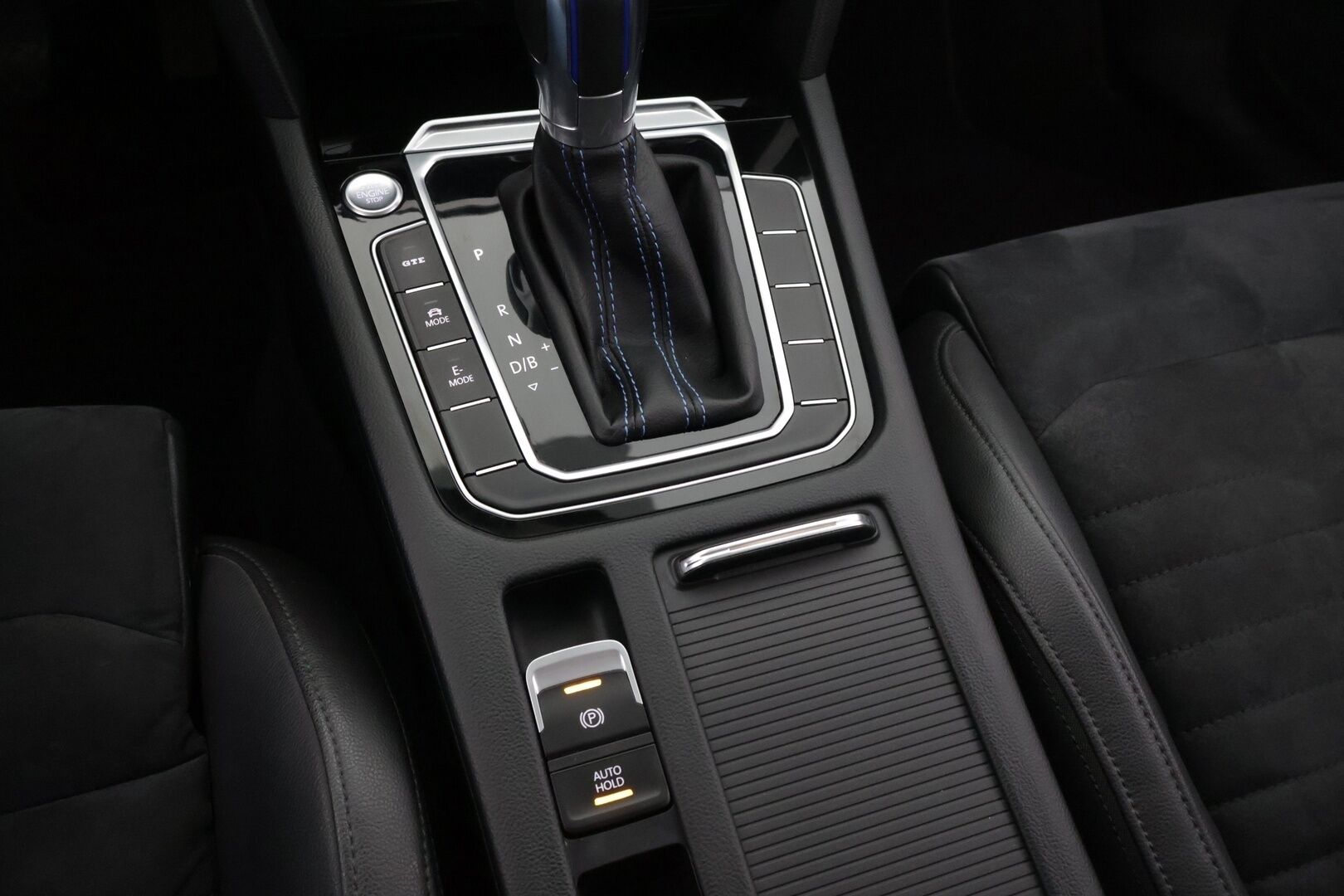 Volkswagen Passat 2018 GTE Plug-In Hybrid (218 hv) * Digimittaristo / ACC / P.Kamera / Vetokoukku / KeylessGo / CarPlay* - *Käytännöllinen / Tilava / Perheauto*