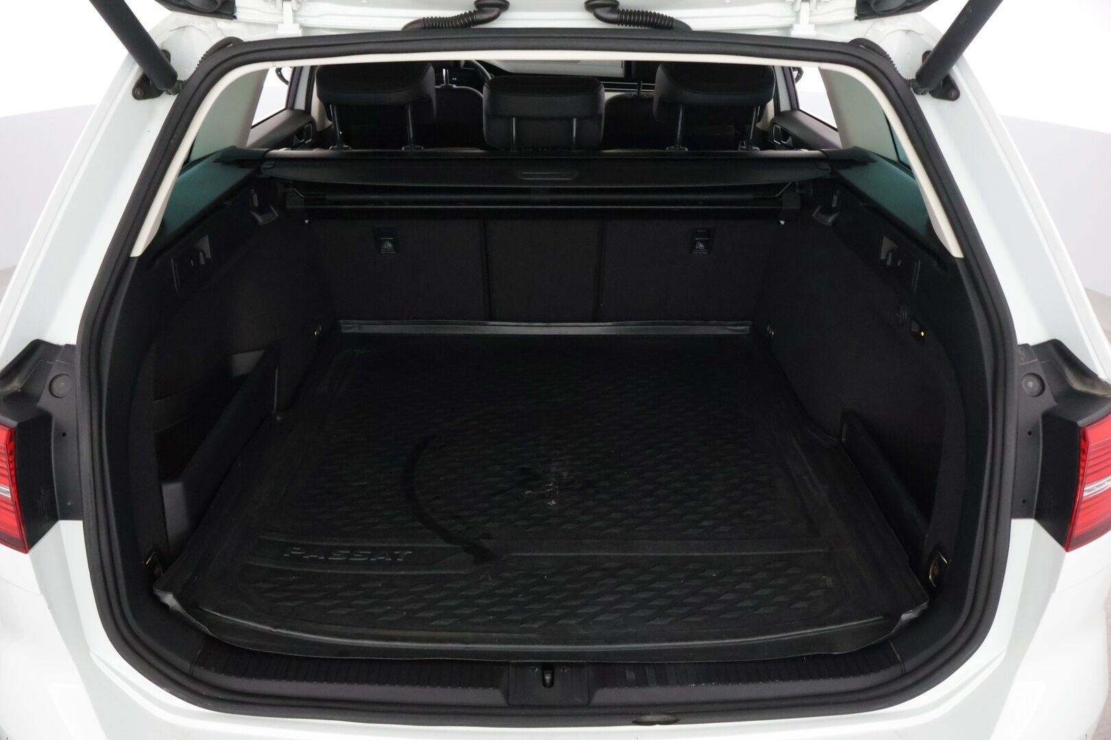 Volkswagen Passat 2018 GTE Plug-In Hybrid (218 hv) * Digimittaristo / ACC / P.Kamera / Vetokoukku / KeylessGo / CarPlay* - *Käytännöllinen / Tilava / Perheauto*