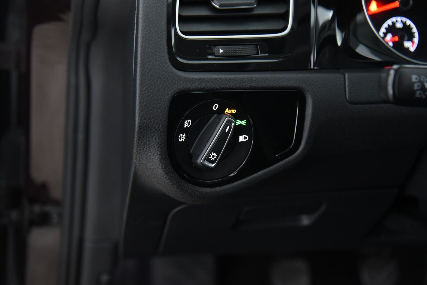 Volkswagen Golf 2018 Variant 1.5 TSI Highline / Adapt. vakkari / P.tutkat / AppConnect / Ambient Light - Jakohihna tehty! / Kangas-alcantara 