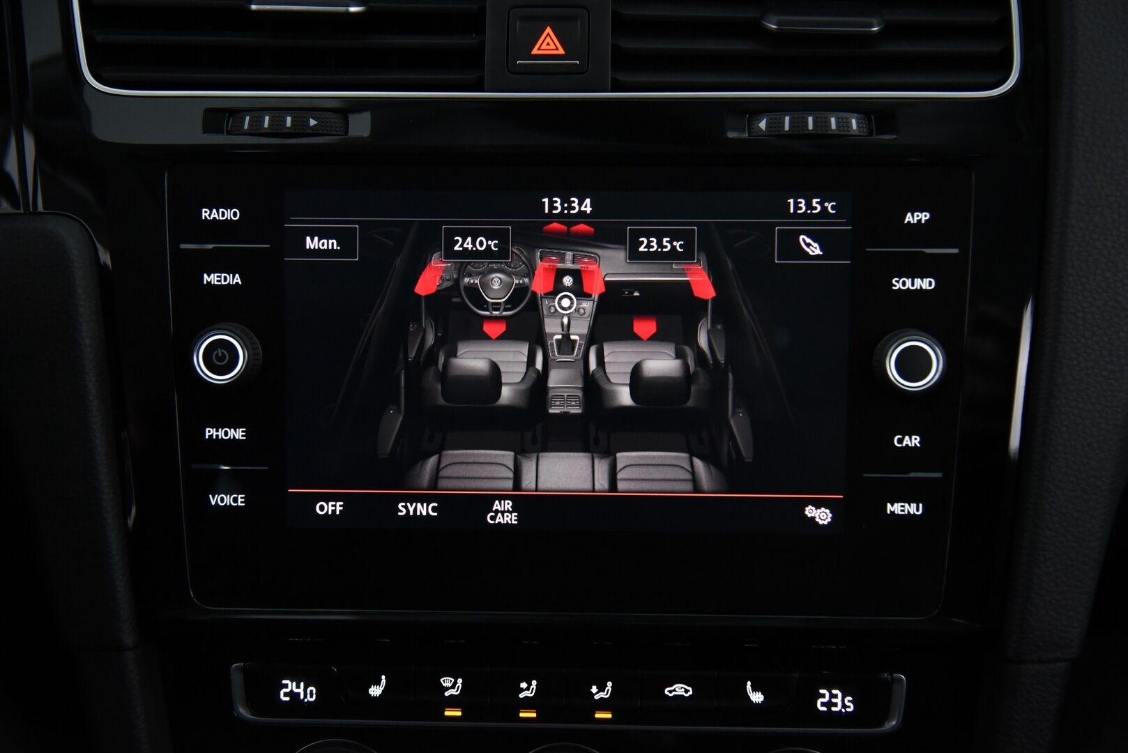 Volkswagen Golf 2018 Variant Highline 1,5 TSI EVO 96 kW * Adapt. vakkari / P.tutkat / AppConnect / Ambient Light * - LED / Jakohihna tehty! / Kangas-alcantara - HULLUT AVAJAISHULINAT KORKOTARJOUS 3,29 %