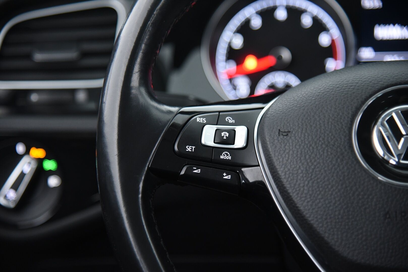 Volkswagen Golf 2018 Variant 1.5 TSI Highline / Adapt. vakkari / P.tutkat / AppConnect / Ambient Light - Jakohihna tehty! / Kangas-alcantara 