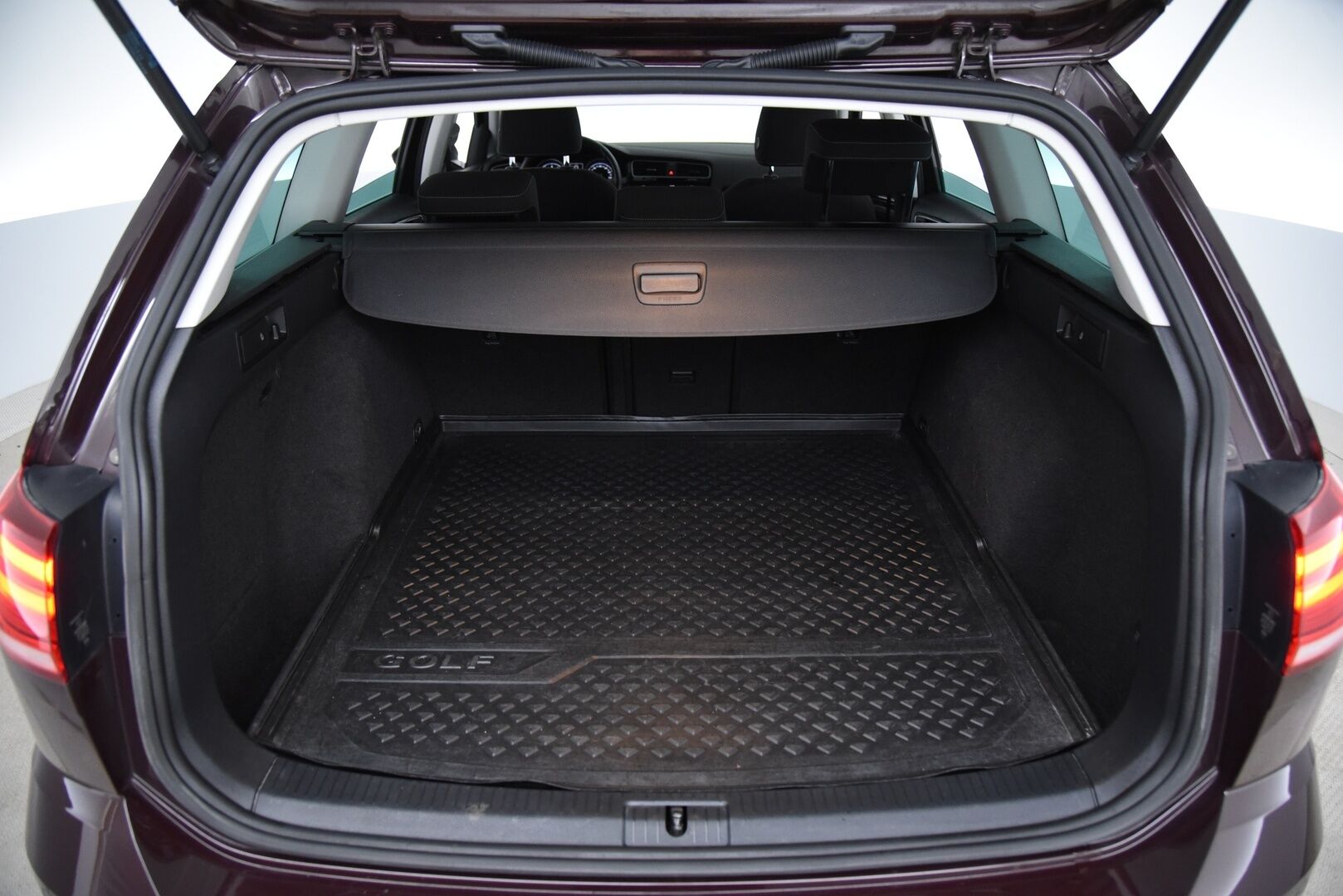 Volkswagen Golf 2018 Variant 1.5 TSI Highline / Adapt. vakkari / P.tutkat / AppConnect / Ambient Light - Jakohihna tehty! / Kangas-alcantara 