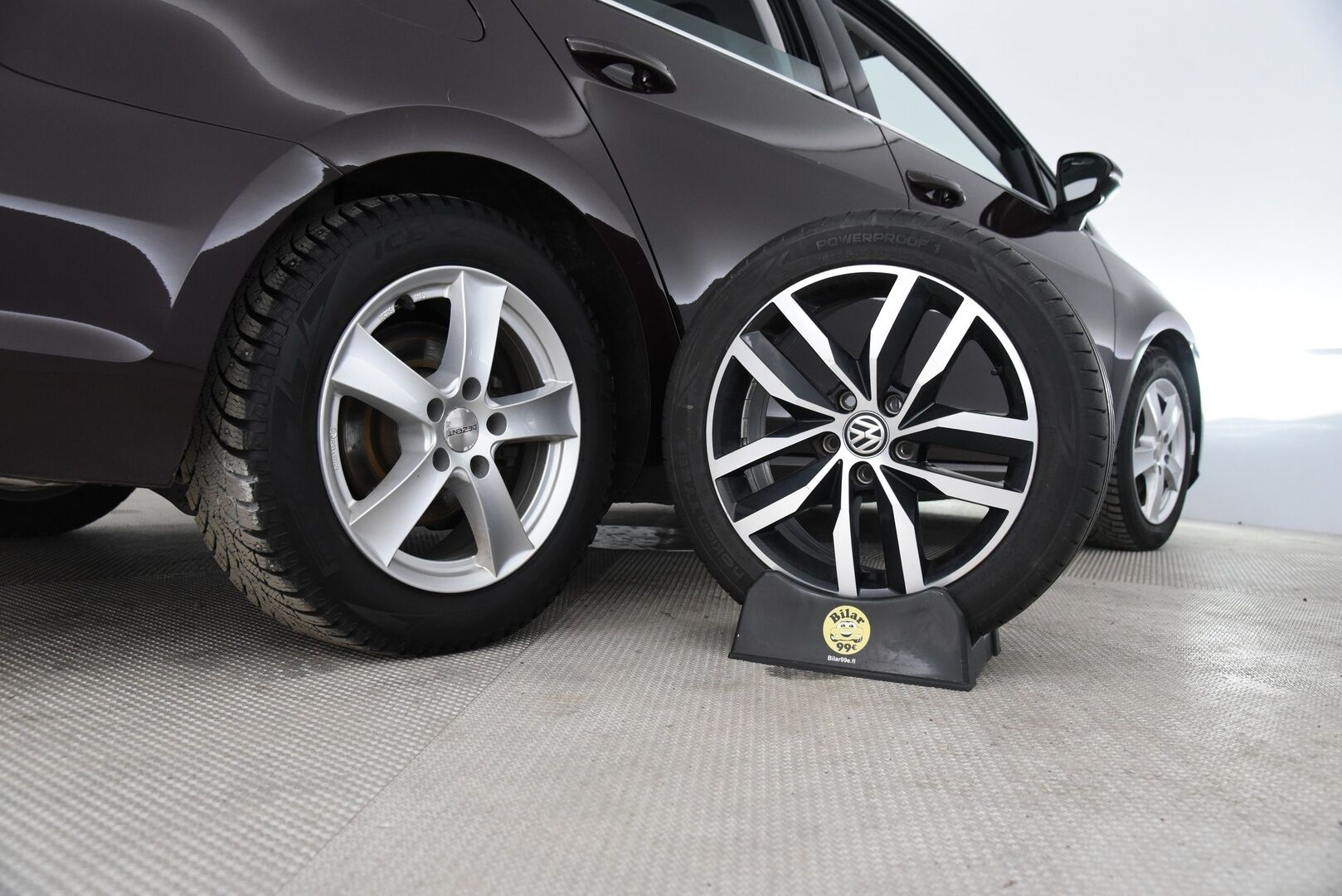 Volkswagen Golf 2018 Variant Highline 1,5 TSI EVO 96 kW * Adapt. vakkari / P.tutkat / AppConnect / Ambient Light * - LED / Jakohihna tehty! / Kangas-alcantara - HULLUT AVAJAISHULINAT KORKOTARJOUS 3,29 %