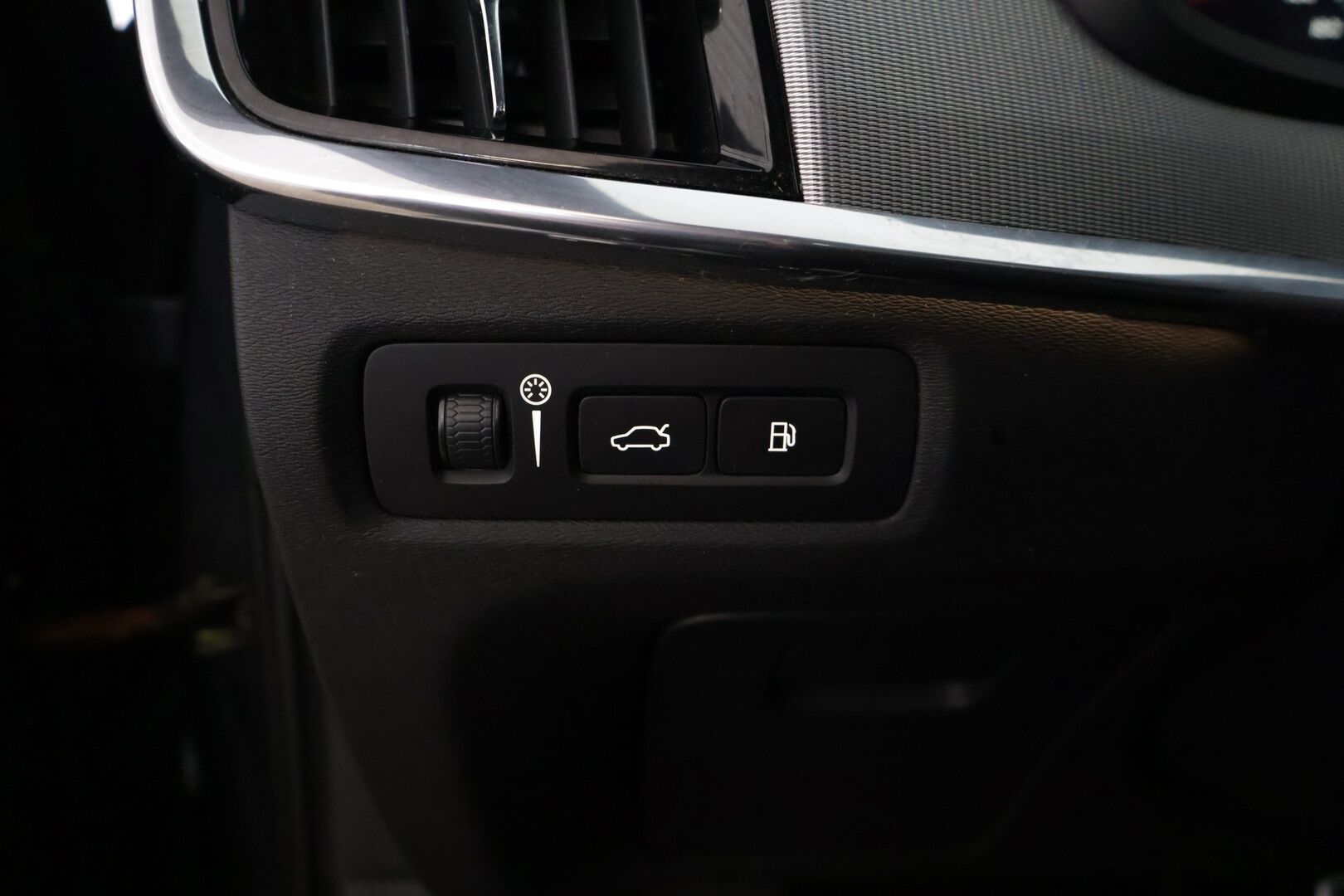 Volvo V90 2019 T8 AWD R-Design aut *Webasto / ACC / HUD / Panorama / H&K / BLIS / 360-Kamera / NAVI / Muistipenkit / Ratinlämmitin* - Jakopää tehty / 2x Renkaat / Penkinlämmittimet edessä ja takana - HULLUT AVAJAISHULINAT KORKOTARJOUS 3,29 %