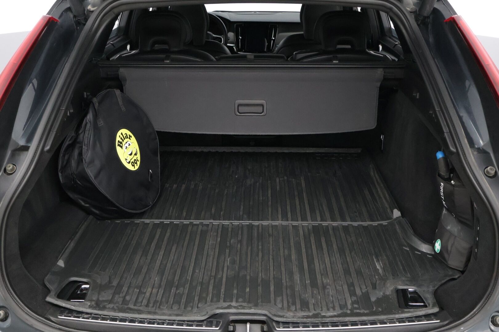 Volvo V90 2019 T8 AWD R-Design aut *Webasto / ACC / HUD / Panorama / H&K / BLIS / 360-Kamera / NAVI / Muistipenkit / Ratinlämmitin* - Jakopää tehty / 2x Renkaat / Penkinlämmittimet edessä ja takana - HULLUT AVAJAISHULINAT KORKOTARJOUS 3,29 %