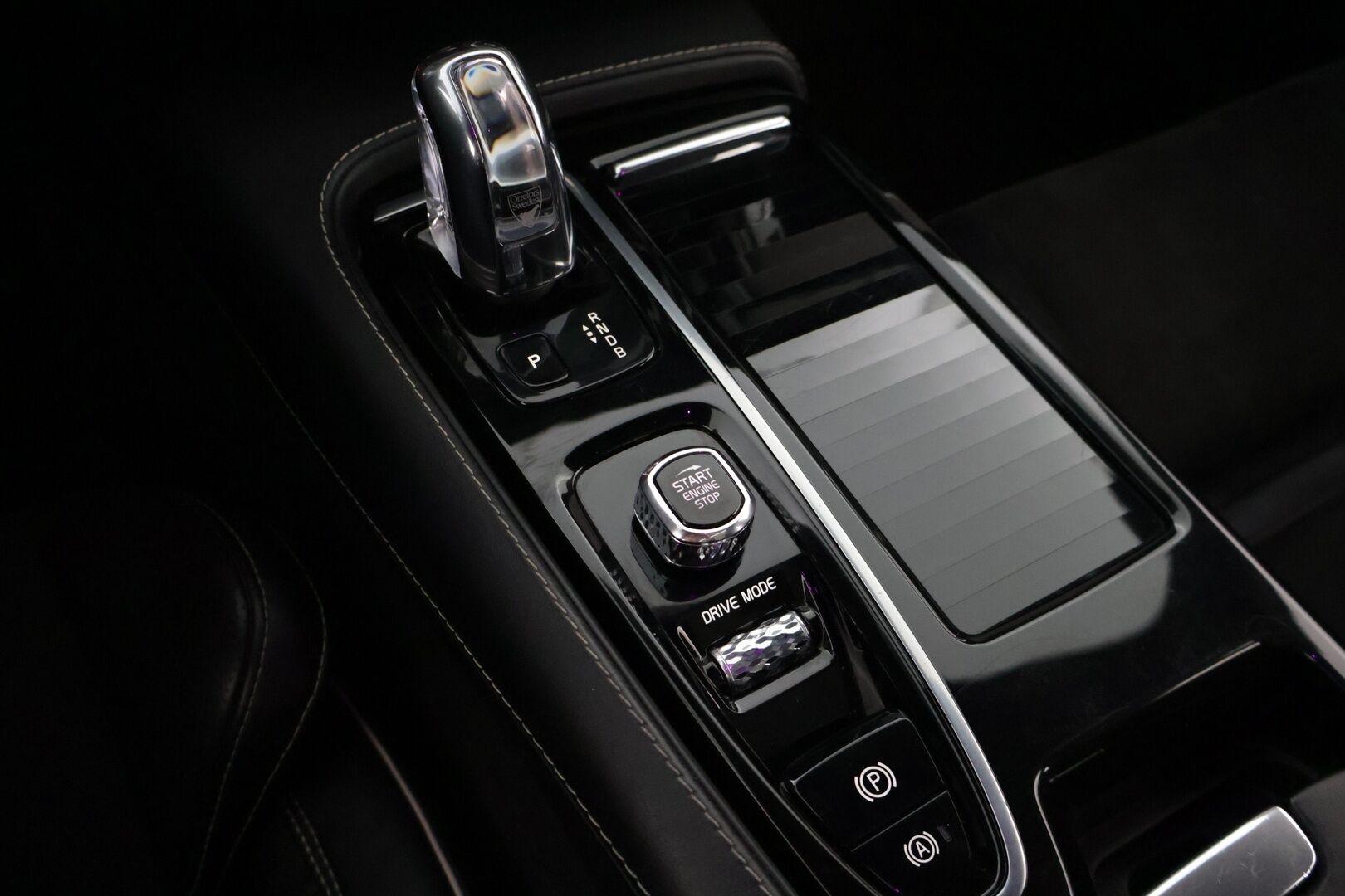 Volvo V90 2019 T8 AWD R-Design aut *Webasto / ACC / HUD / Panorama / H&K / BLIS / 360-Kamera / NAVI / Muistipenkit / Ratinlämmitin* - Jakopää tehty / 2x Renkaat / Penkinlämmittimet edessä ja takana - HULLUT AVAJAISHULINAT KORKOTARJOUS 3,29 %