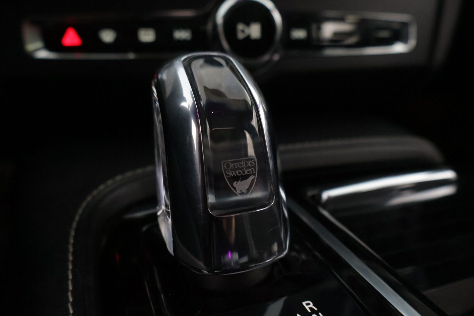 Volvo V90 2019 T8 AWD R-Design aut *Webasto / ACC / HUD / Panorama / H&K / BLIS / 360-Kamera / NAVI / Muistipenkit / Ratinlämmitin* - *Jakopää tehty / 2x renkaat / Penkinlämmittimet edessä ja takana / Törkykamoilla*