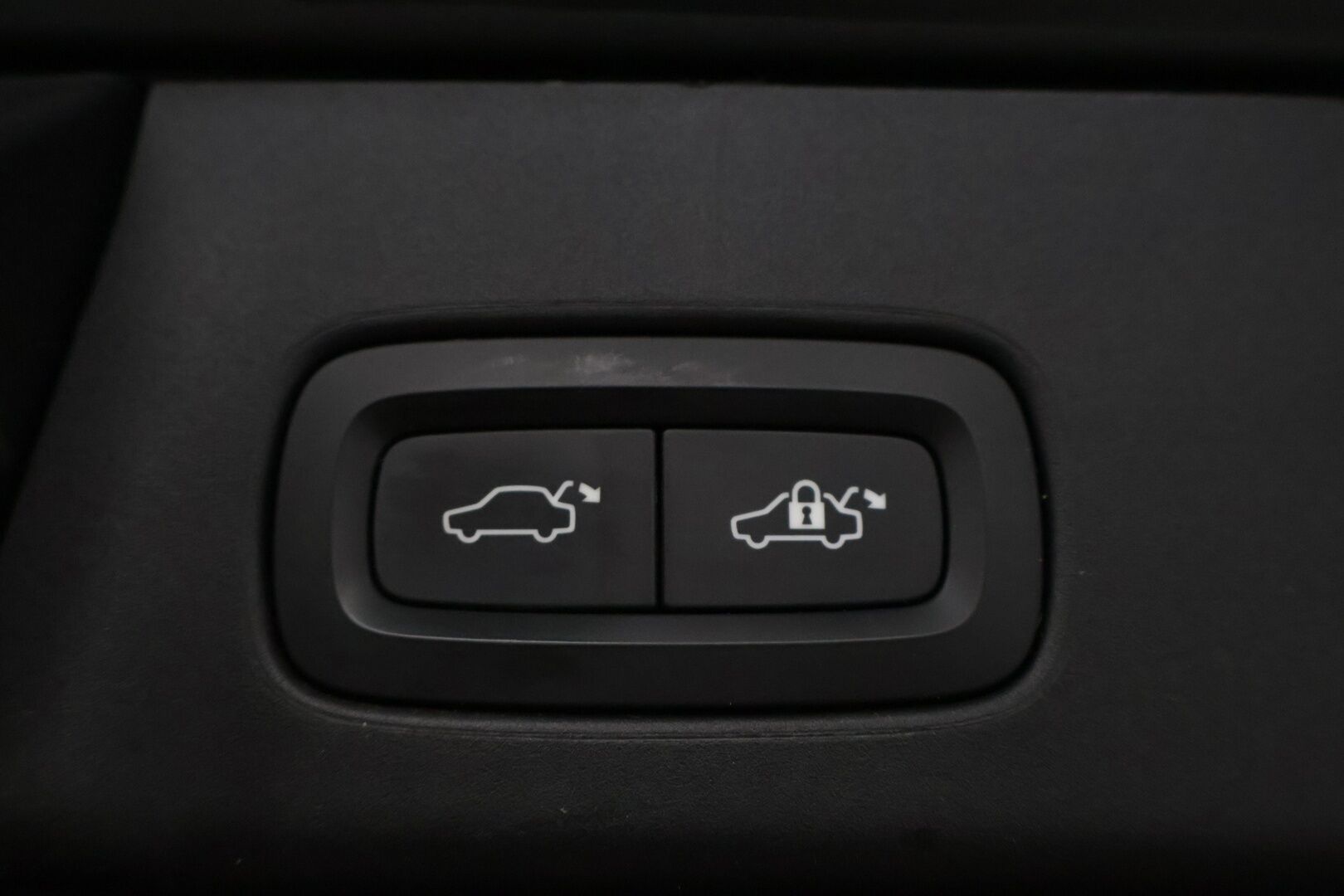 Volvo V90 2019 T8 AWD R-Design aut *Webasto / ACC / HUD / Panorama / H&K / BLIS / 360-Kamera / NAVI / Muistipenkit / Ratinlämmitin* - Jakopää tehty / 2x Renkaat / Penkinlämmittimet edessä ja takana - HULLUT AVAJAISHULINAT KORKOTARJOUS 3,29 %