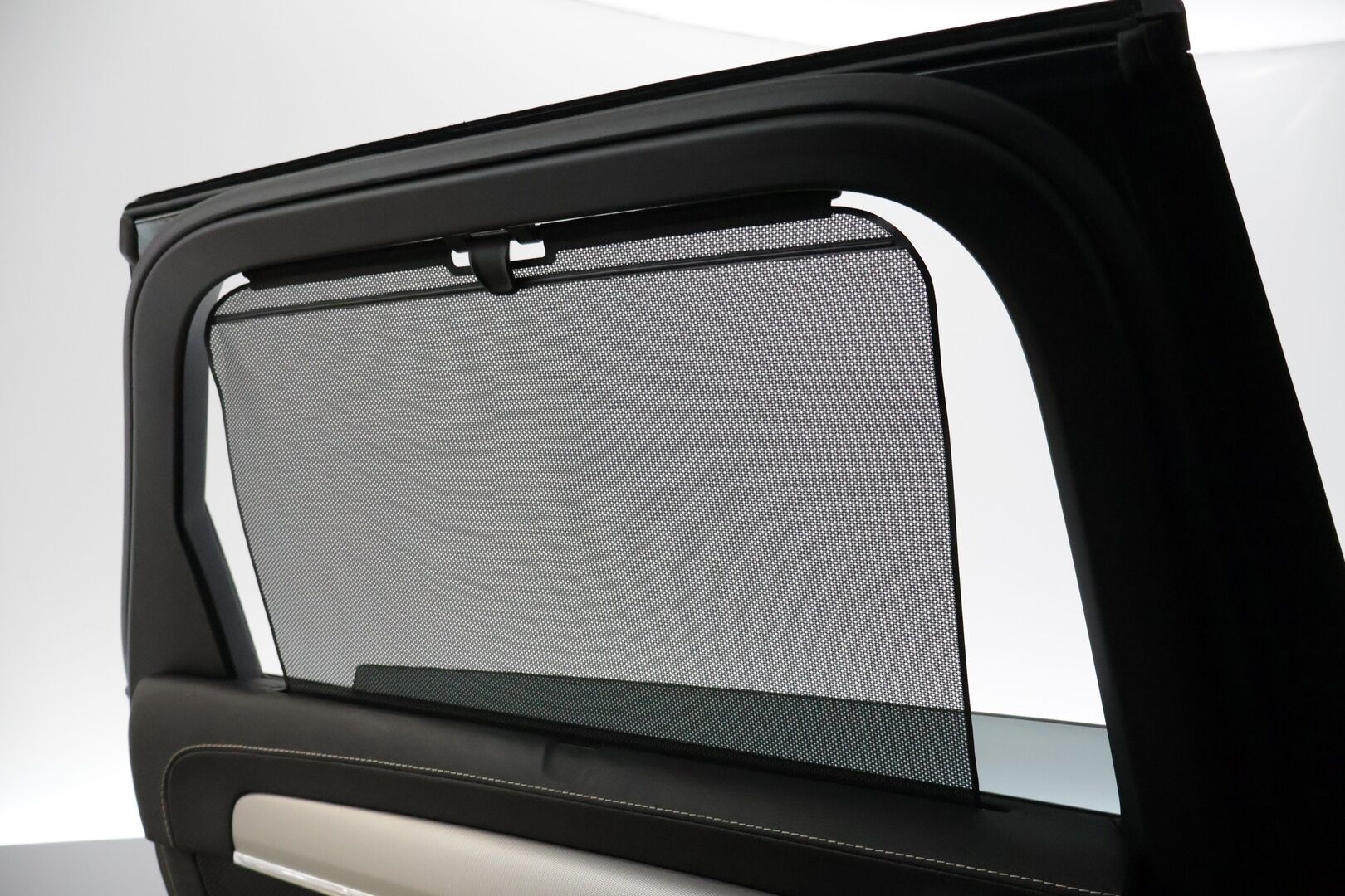 Volvo V90 2019 T8 AWD R-Design aut *Webasto / ACC / HUD / Panorama / H&K / BLIS / 360-Kamera / NAVI / Muistipenkit / Ratinlämmitin* - *Jakopää tehty / 2x renkaat / Penkinlämmittimet edessä ja takana / Törkykamoilla*