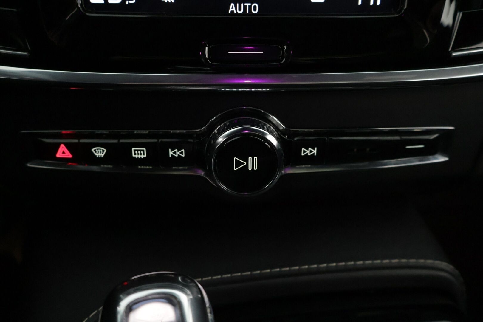 Volvo V90 2019 T8 AWD R-Design aut *Webasto / ACC / HUD / Panorama / H&K / BLIS / 360-Kamera / NAVI / Muistipenkit / Ratinlämmitin* - *Jakopää tehty / 2x renkaat / Penkinlämmittimet edessä ja takana / Törkykamoilla*