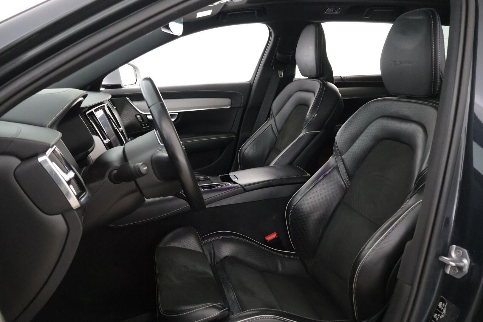 Volvo V90 2019 T8 AWD R-Design aut *Webasto / ACC / HUD / Panorama / H&K / BLIS / 360-Kamera / NAVI / Muistipenkit / Ratinlämmitin* - Jakopää tehty / 2x Renkaat / Penkinlämmittimet edessä ja takana - HULLUT AVAJAISHULINAT KORKOTARJOUS 3,29 %