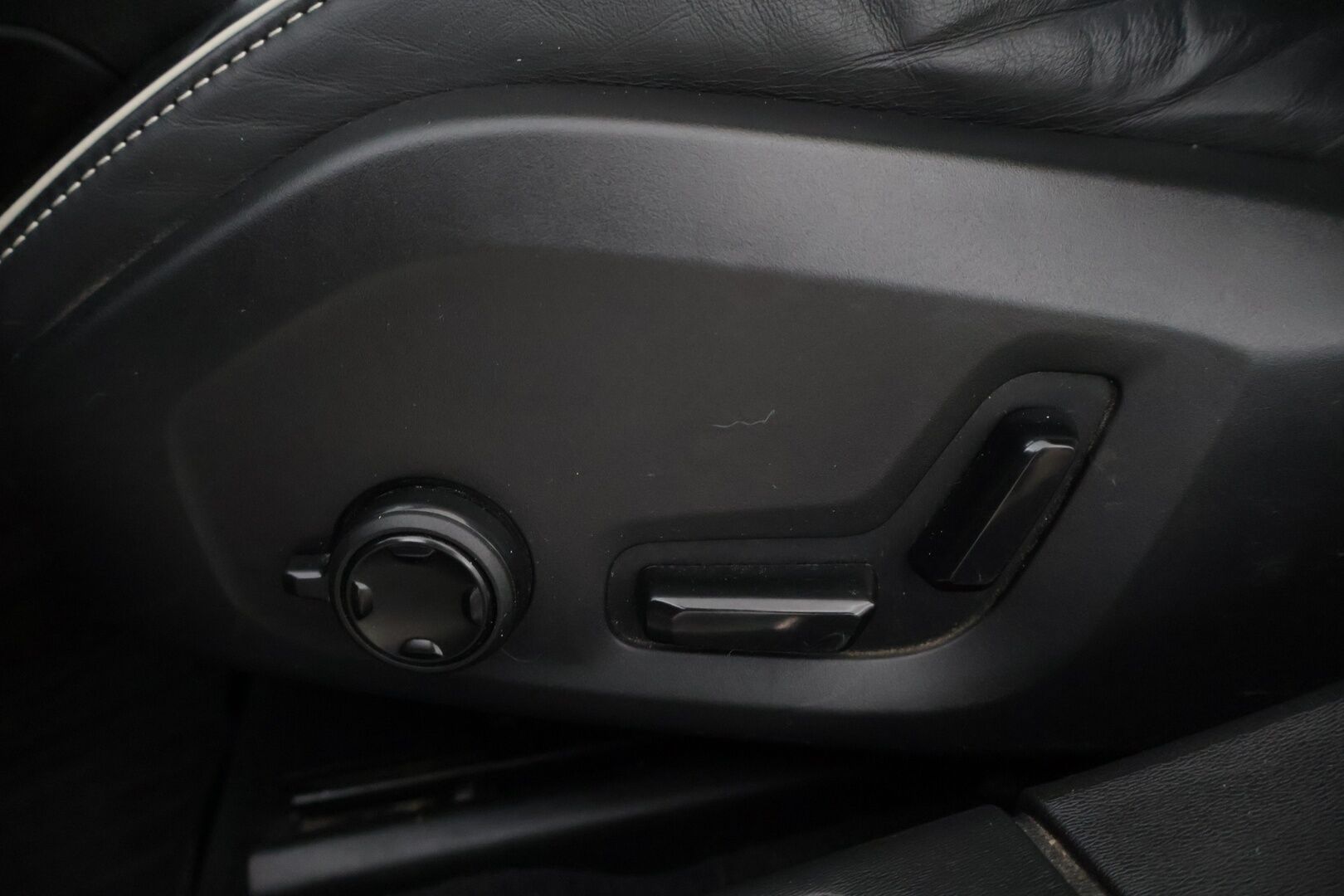 Volvo V90 2019 T8 AWD R-Design aut *Webasto / ACC / HUD / Panorama / H&K / BLIS / 360-Kamera / NAVI / Muistipenkit / Ratinlämmitin* - Jakopää tehty / 2x Renkaat / Penkinlämmittimet edessä ja takana - HULLUT AVAJAISHULINAT KORKOTARJOUS 3,29 %