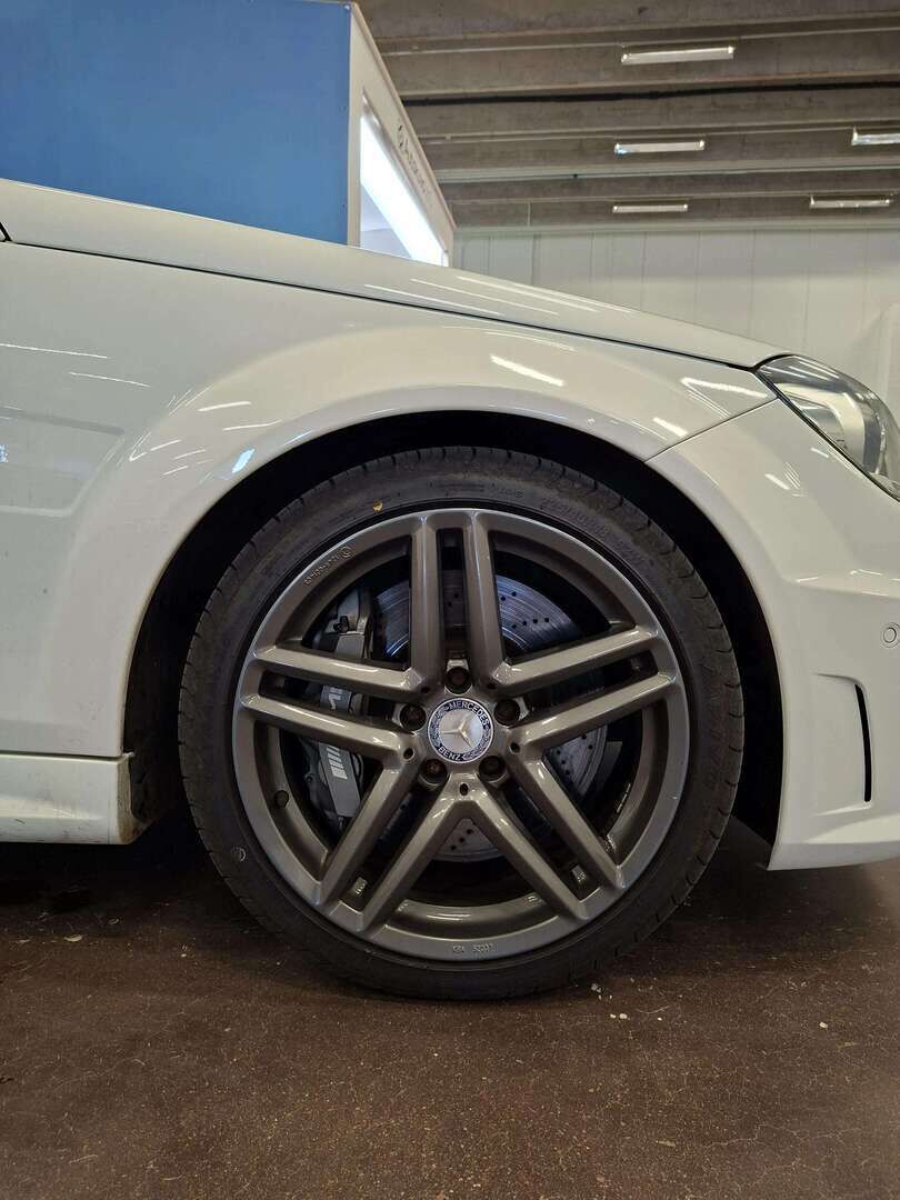 Mercedes-Benz C 63 AMG 2011 6.2 V8 T A - | Juuri tullut! | Facelift | H/K | Kattoluukku | Muistinahat | KeylessGo | Tutkat | ILS | 2X Renkaat & Aluvanteet | 