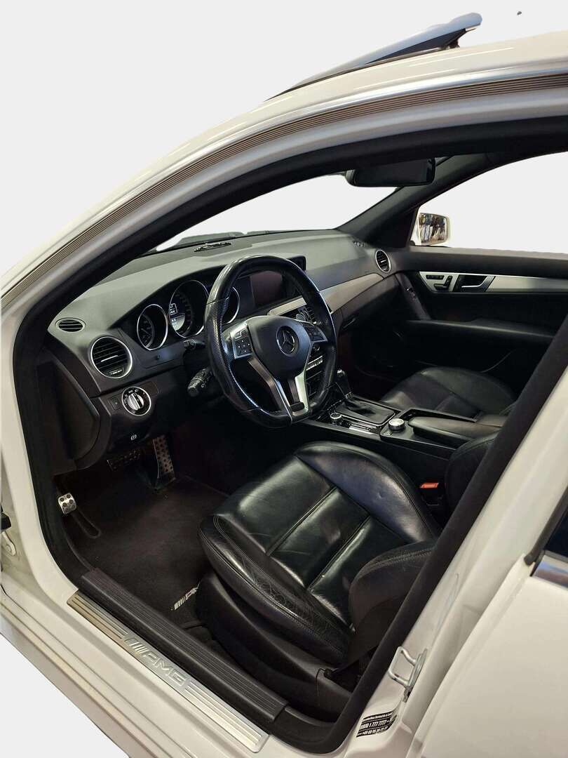 Mercedes-Benz C 63 AMG 2011 6.2 V8 T A - | Juuri tullut! | Facelift | H/K | Kattoluukku | Muistinahat | KeylessGo | Tutkat | ILS | 2X Renkaat & Aluvanteet | 