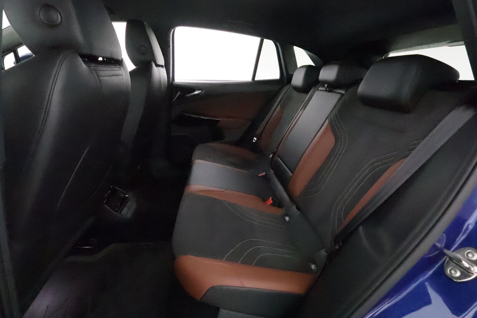 Volkswagen ID.4 2022 Pro Performance Business 150kW *ACC / ILP / P.kamera / IQ.Light / Puolinahat / Navi* - 1.Om Suomi-auto / Kahdet renkaat aluvanteilla / Merkkihuollettu