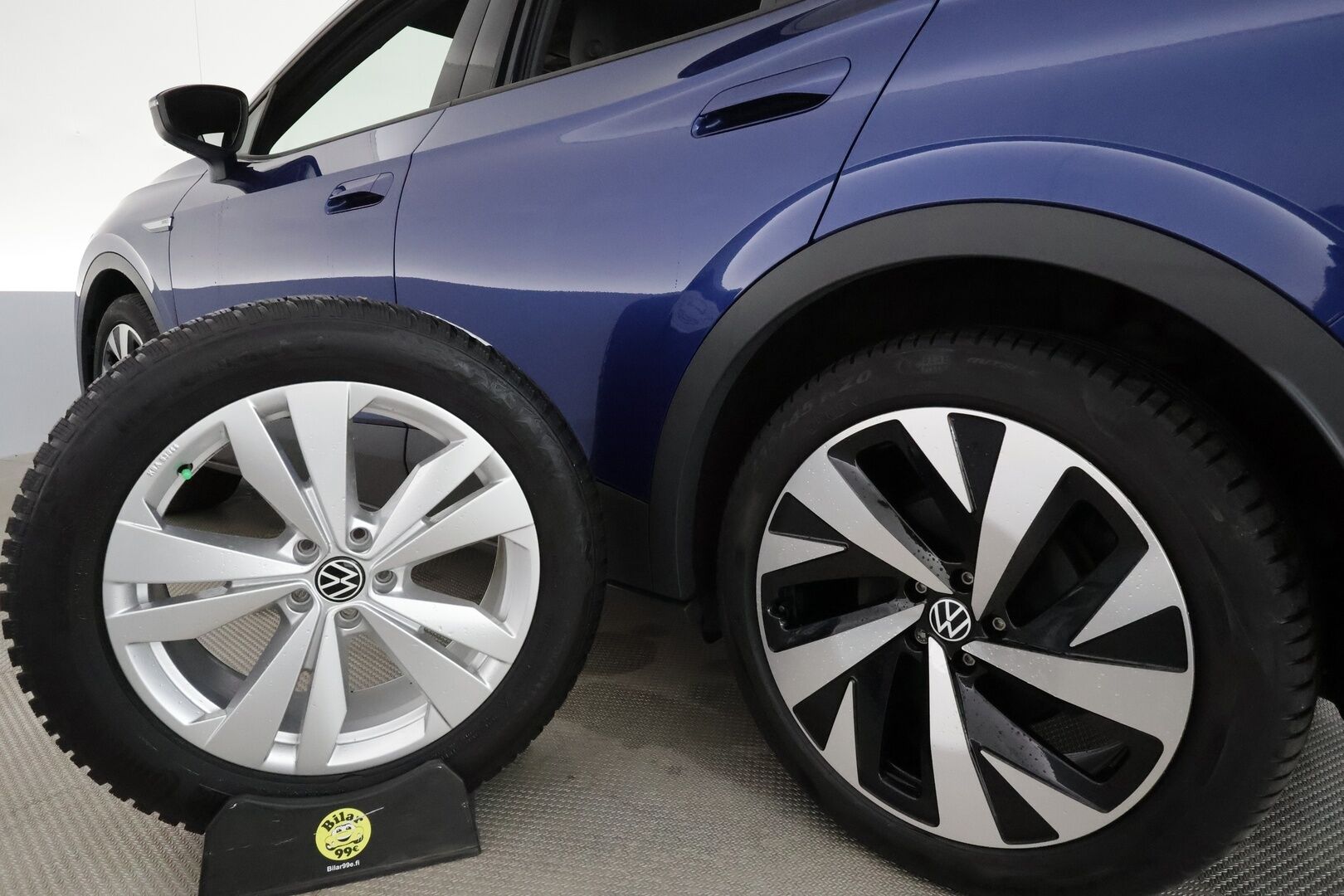 Volkswagen ID.4 2022 Pro Performance Business 150kW *ACC / ILP / P.kamera / IQ.Light / Puolinahat / Navi* - 1.Om Suomi-auto / Kahdet renkaat aluvanteilla / Merkkihuollettu