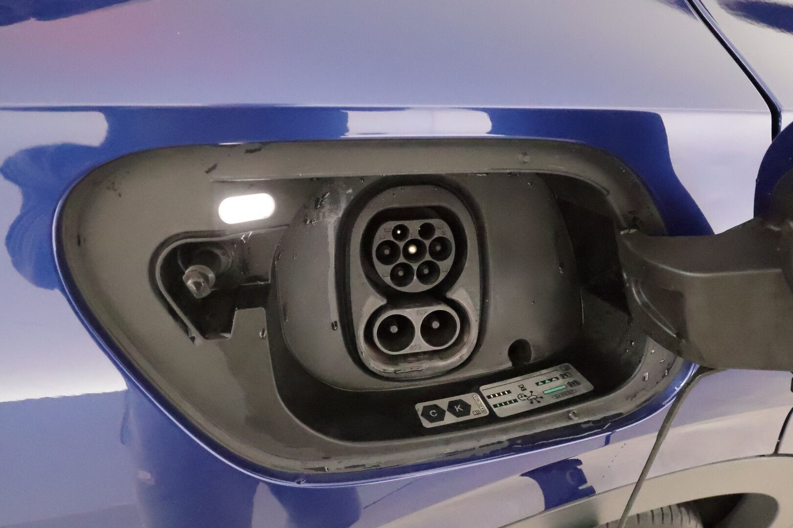 Volkswagen ID.4 2022 Pro Performance Business 150kW *ACC / ILP / P.kamera / IQ.Light / Puolinahat / Navi* - 1.Om Suomi-auto / Kahdet renkaat aluvanteilla / Merkkihuollettu