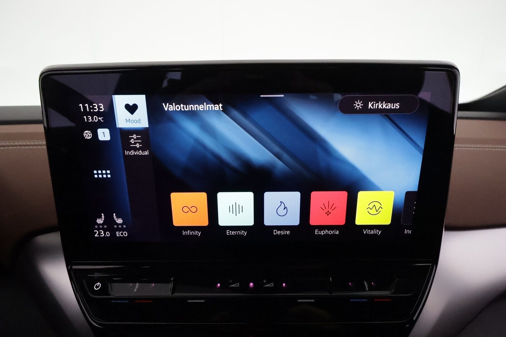 Volkswagen ID.4 2022 Pro Performance Business 150kW *ACC / ILP / P.kamera / IQ.Light / Puolinahat / Navi* - 1.Om Suomi-auto / Kahdet renkaat aluvanteilla / Merkkihuollettu