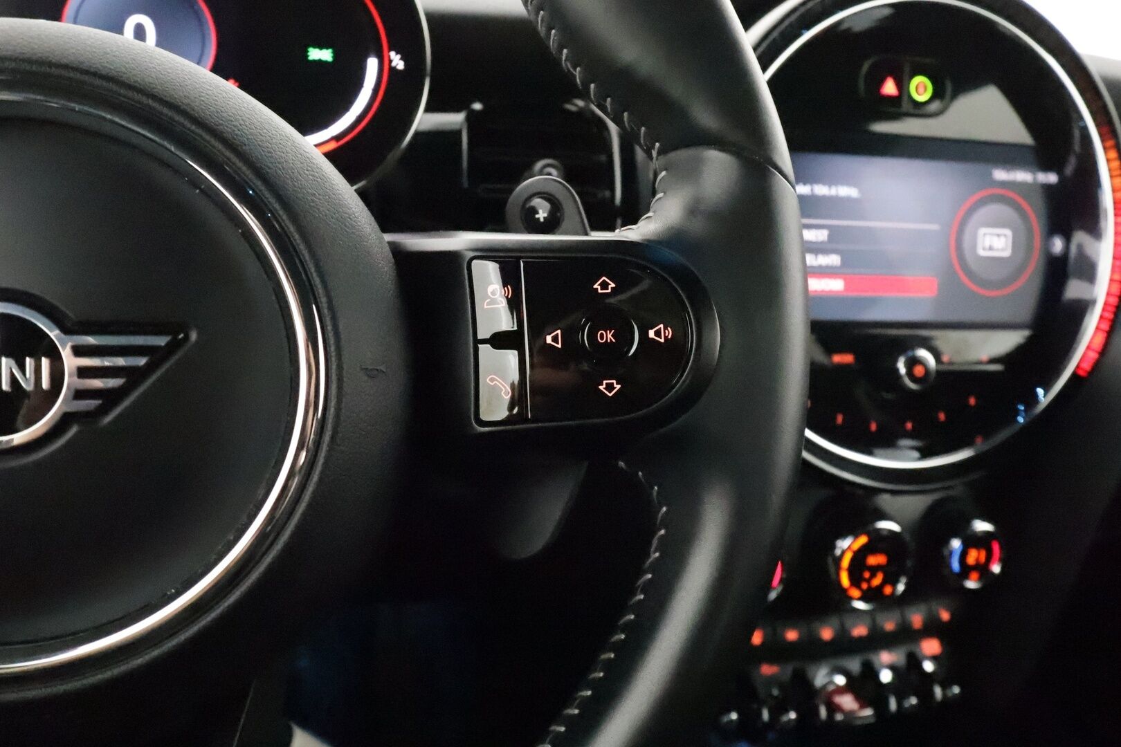 Mini JOHN COOPER WORKS 2022 A Experience - 3,99 % KORKOTARJOUS TÄHÄN AUTOON - 1-om. Suomi-auto / Facelift / HUD / Adapt. vakkari / Digimittaristo / ComfortAccess / P.kamera / AppleCarplay / Tulossa toimipisteeseen!