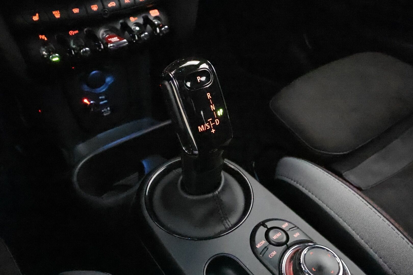 Mini JOHN COOPER WORKS 2022 A Experience - 3,99 % KORKOTARJOUS TÄHÄN AUTOON - 1-om. Suomi-auto / Facelift / HUD / Adapt. vakkari / Digimittaristo / ComfortAccess / P.kamera / AppleCarplay / Tulossa toimipisteeseen!