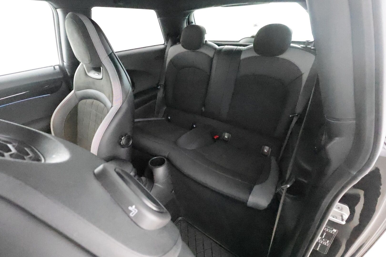 Mini JOHN COOPER WORKS 2022 A Experience - 3,99 % KORKOTARJOUS TÄHÄN AUTOON - 1-om. Suomi-auto / Facelift / HUD / Adapt. vakkari / Digimittaristo / ComfortAccess / P.kamera / AppleCarplay / Tulossa toimipisteeseen!