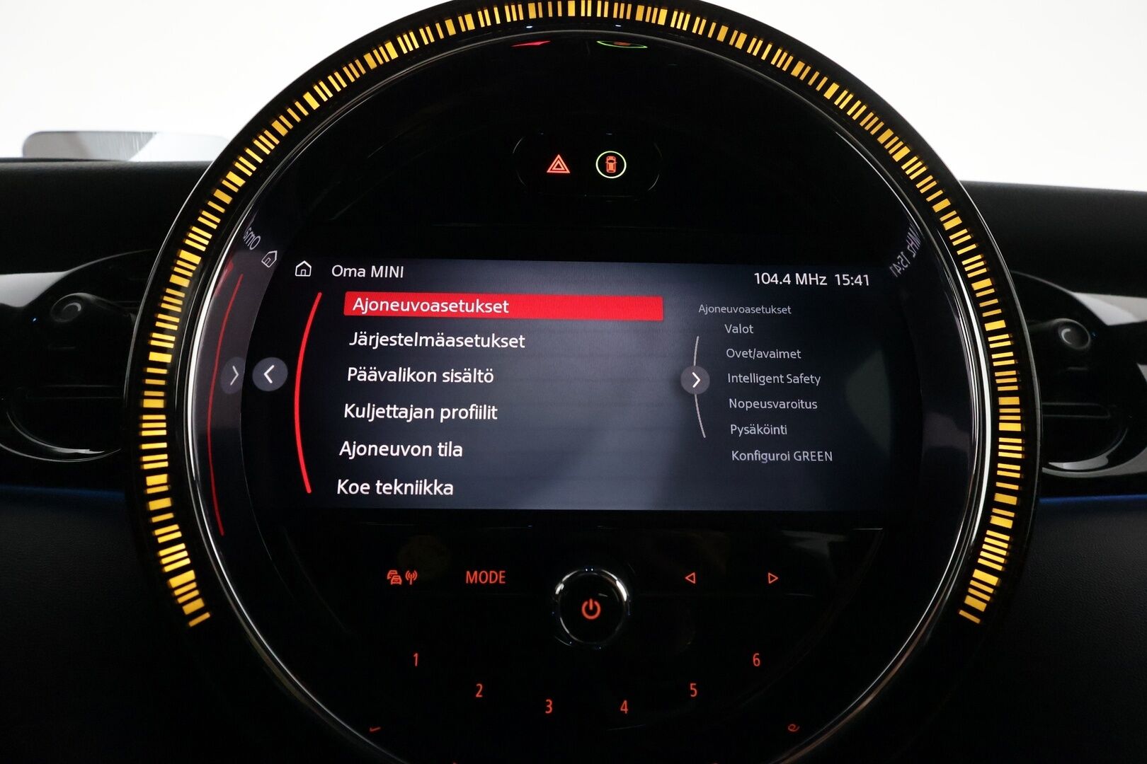 Mini JOHN COOPER WORKS 2022 A Experience - 3,99 % KORKOTARJOUS TÄHÄN AUTOON - 1-om. Suomi-auto / Facelift / HUD / Adapt. vakkari / Digimittaristo / ComfortAccess / P.kamera / AppleCarplay / Tulossa toimipisteeseen!