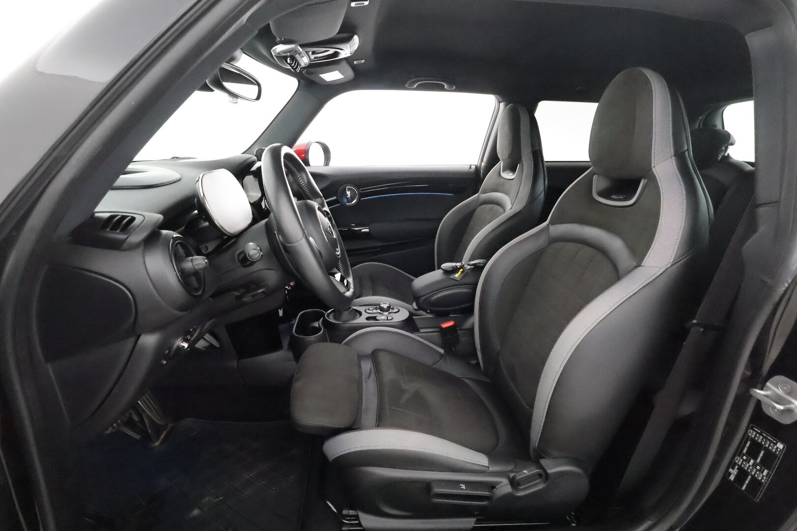 Mini JOHN COOPER WORKS 2022 A Experience - 3,99 % KORKOTARJOUS TÄHÄN AUTOON - 1-om. Suomi-auto / Facelift / HUD / Adapt. vakkari / Digimittaristo / ComfortAccess / P.kamera / AppleCarplay / Tulossa toimipisteeseen!