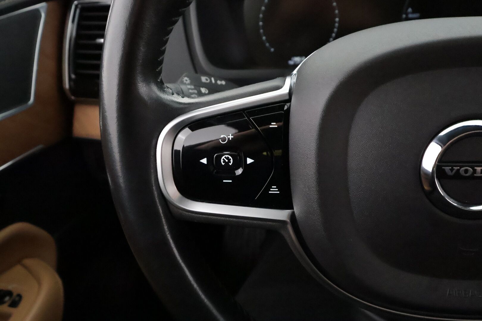 Volvo XC90 2019 T8 TwE AWD Inscription aut - | Pilot assist | Webasto | Koukku | Full-LED | Muistipenkit | Panorama | High Performance audio | Sporttinahat | P.Kamera | Kahdet Renkaat |