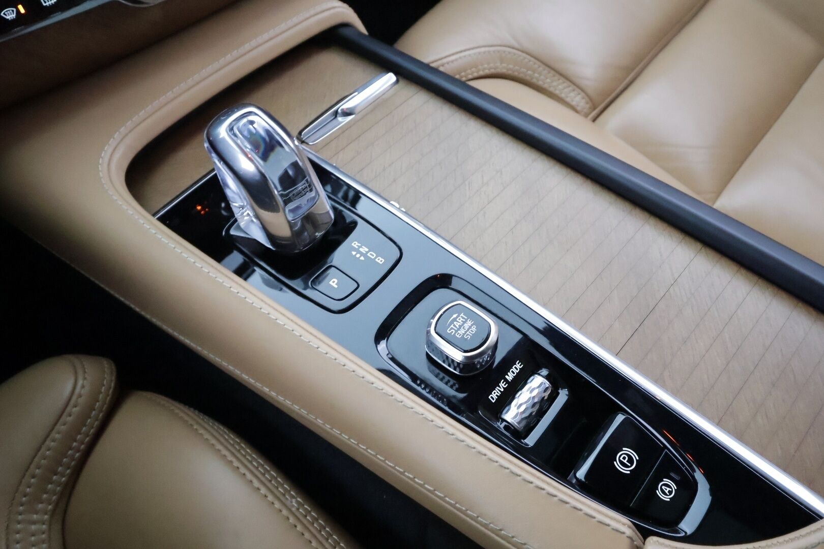 Volvo XC90 2019 T8 TwE AWD Inscription aut - | Pilot assist | Webasto | Koukku | Full-LED | Muistipenkit | Panorama | High Performance audio | Sporttinahat | P.Kamera | Kahdet Renkaat |