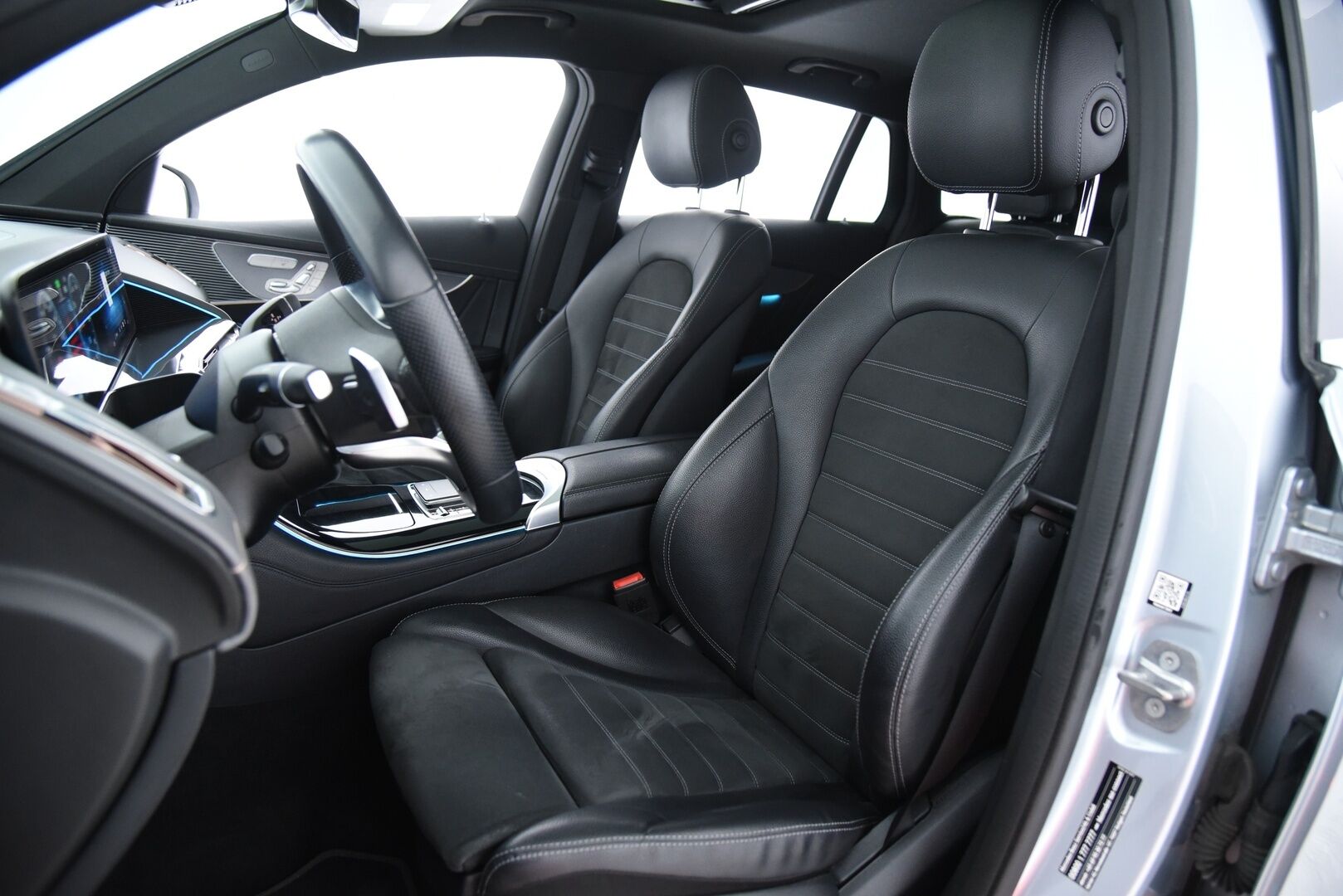 Mercedes-Benz EQC 2019 400 4Matic AMG / Distronic+ / Vetokoukku / Panorama / Lämpöpumppu / Muistipenkit / HUD / IHC+ / P-Kamera - Kattoluukku / Merkkihuollettu / Keyless / Ambient / Apple&Android