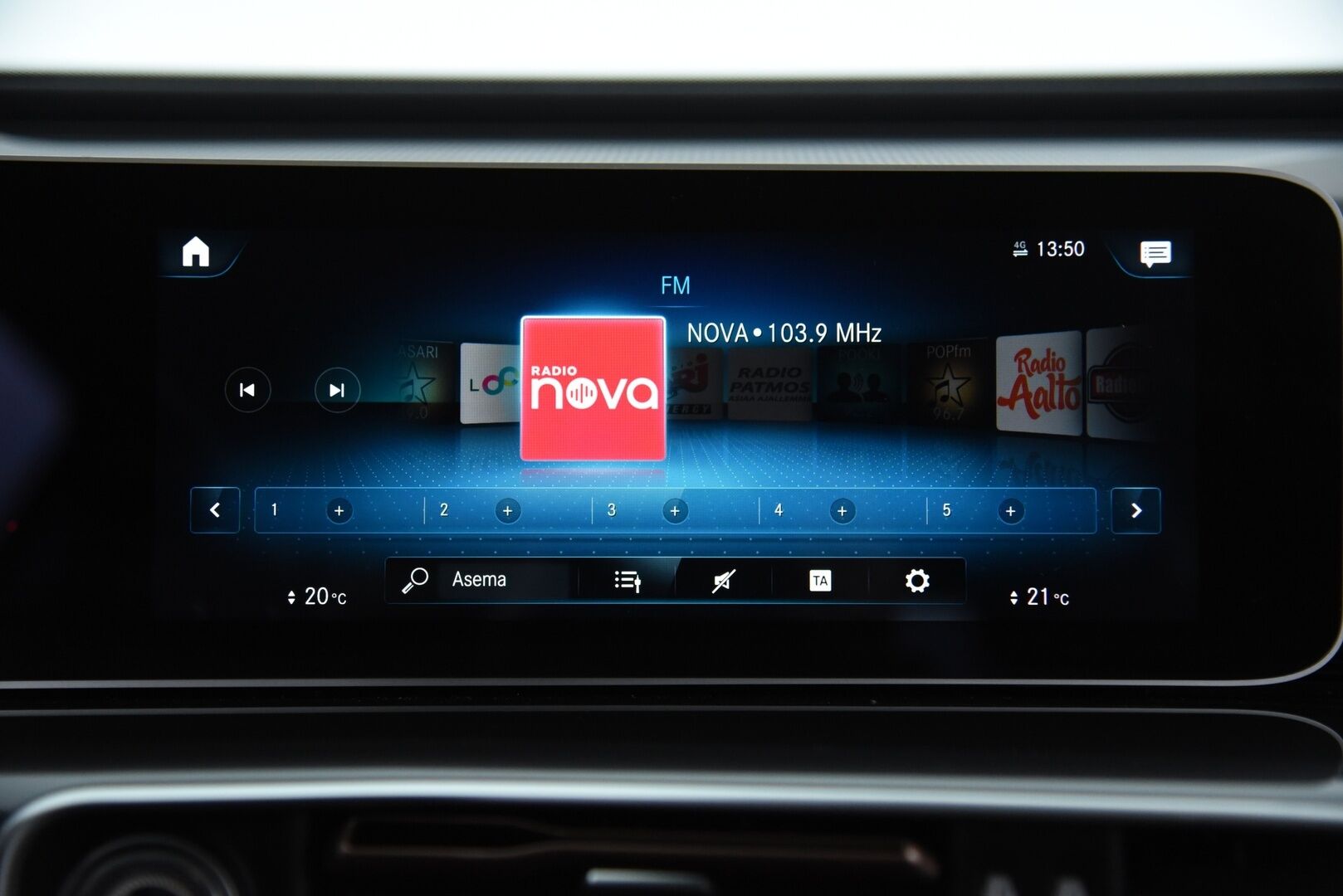 Mercedes-Benz EQC 2019 400 4Matic AMG / Distronic+ / Vetokoukku / Panorama / Lämpöpumppu / Muistipenkit / HUD / IHC+ / P-Kamera - Kattoluukku / Merkkihuollettu / Keyless / Ambient / Apple&Android