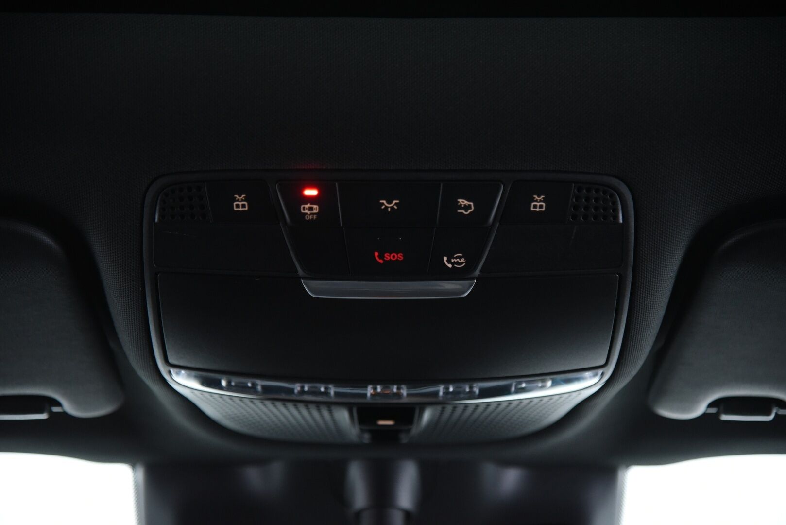 Mercedes-Benz EQC 2019 400 4Matic AMG / Distronic+ / Vetokoukku / Panorama / Lämpöpumppu / Muistipenkit / HUD / IHC+ / P-Kamera - Kattoluukku / Merkkihuollettu / Keyless / Ambient / Apple&Android