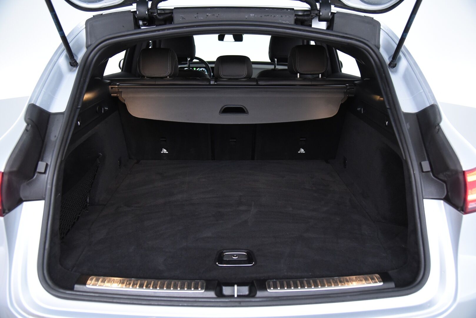 Mercedes-Benz EQC 2019 400 4Matic AMG / Distronic+ / Vetokoukku / Panorama / Lämpöpumppu / Muistipenkit / HUD / IHC+ / P-Kamera - Kattoluukku / Merkkihuollettu / Keyless / Ambient / Apple&Android